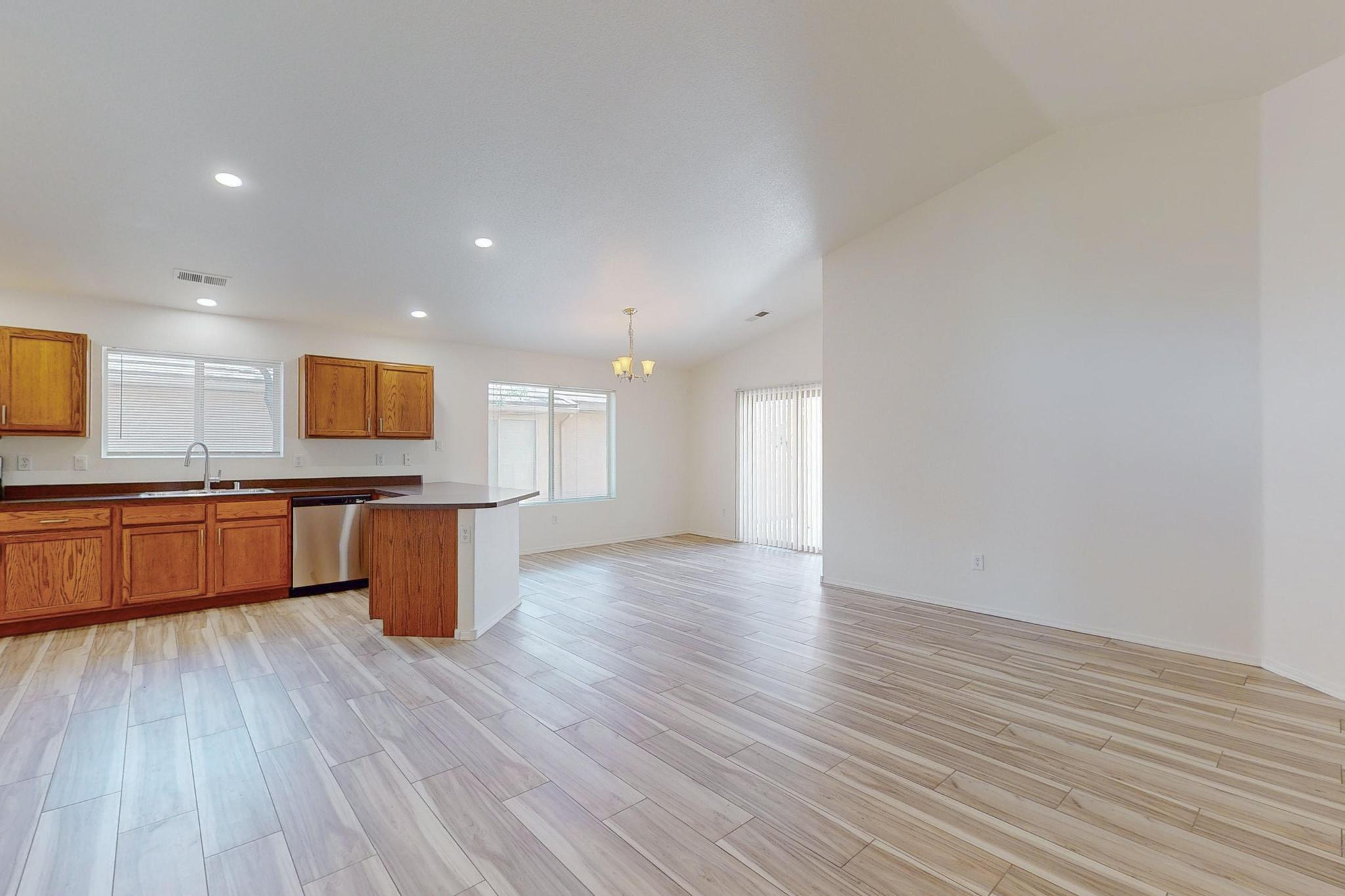 1359 Peppoli Loop SE