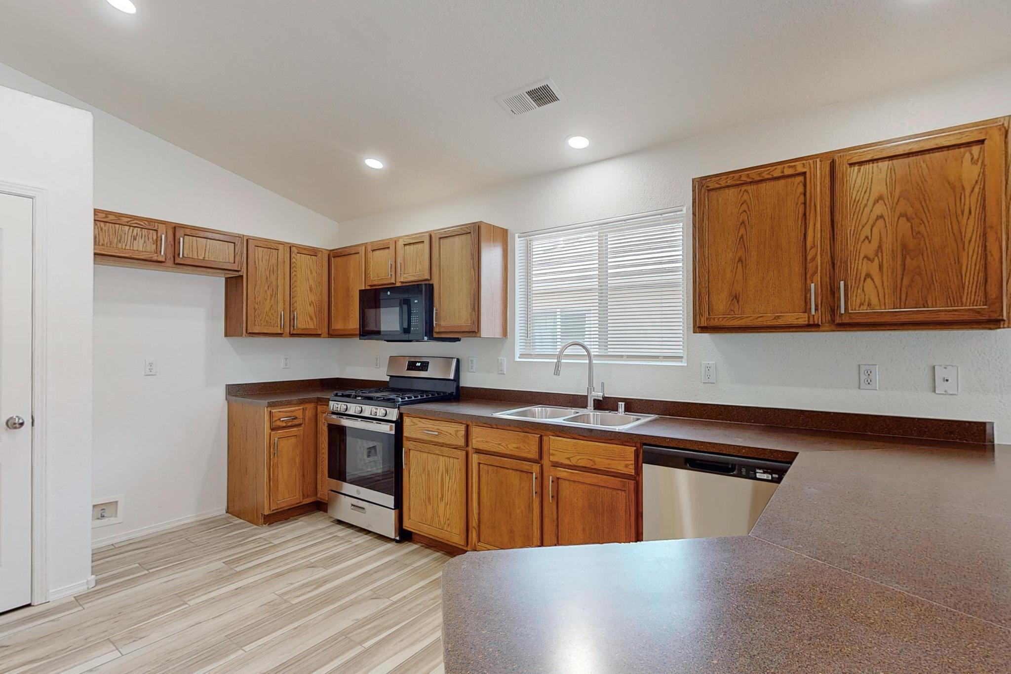 1359 Peppoli Loop SE