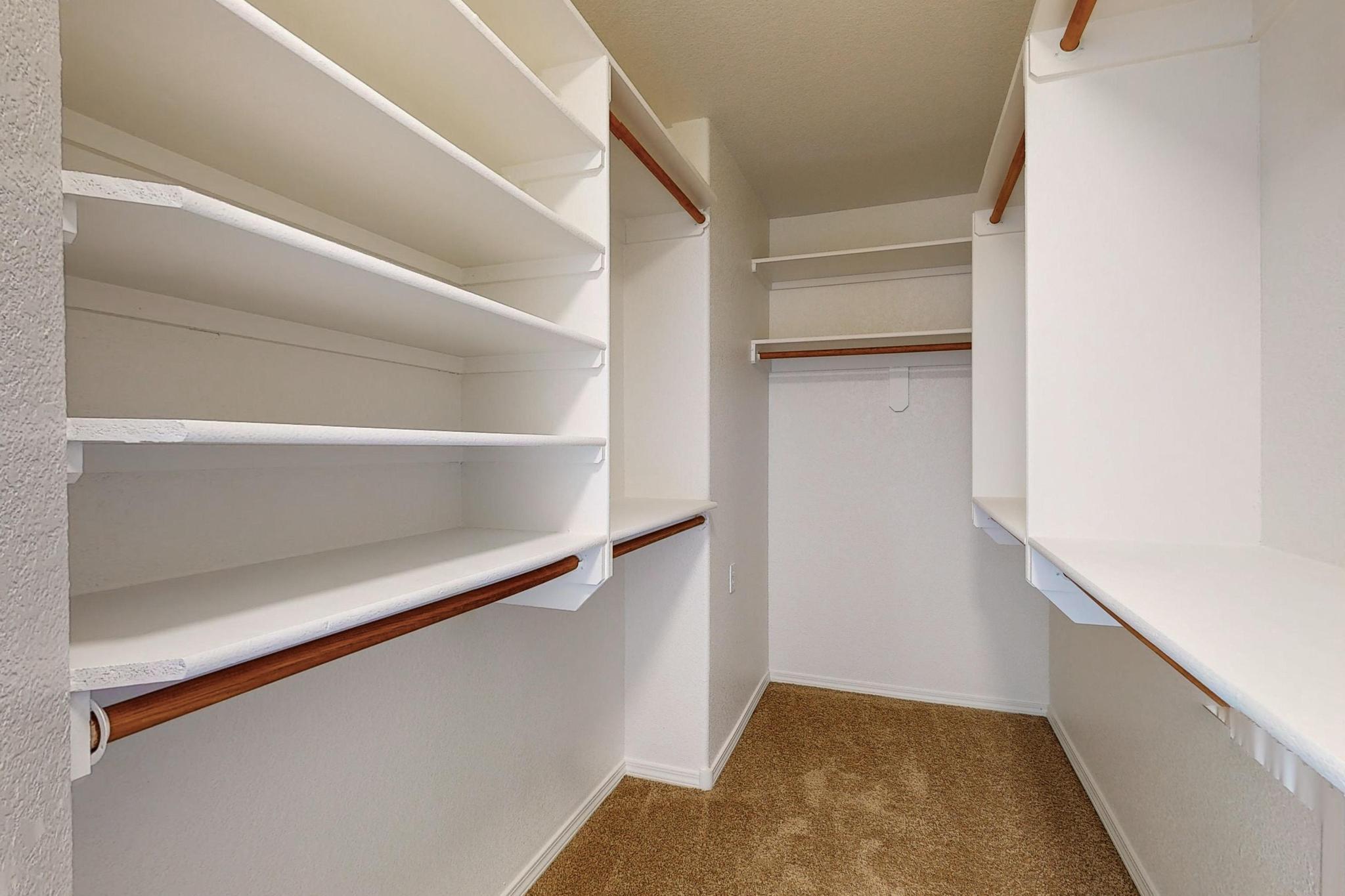 1359 Peppoli Loop SE