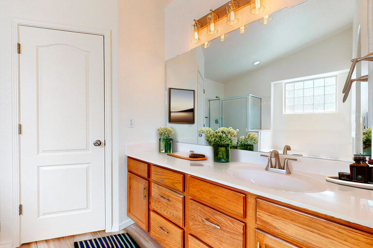 1359 Peppoli Loop SE