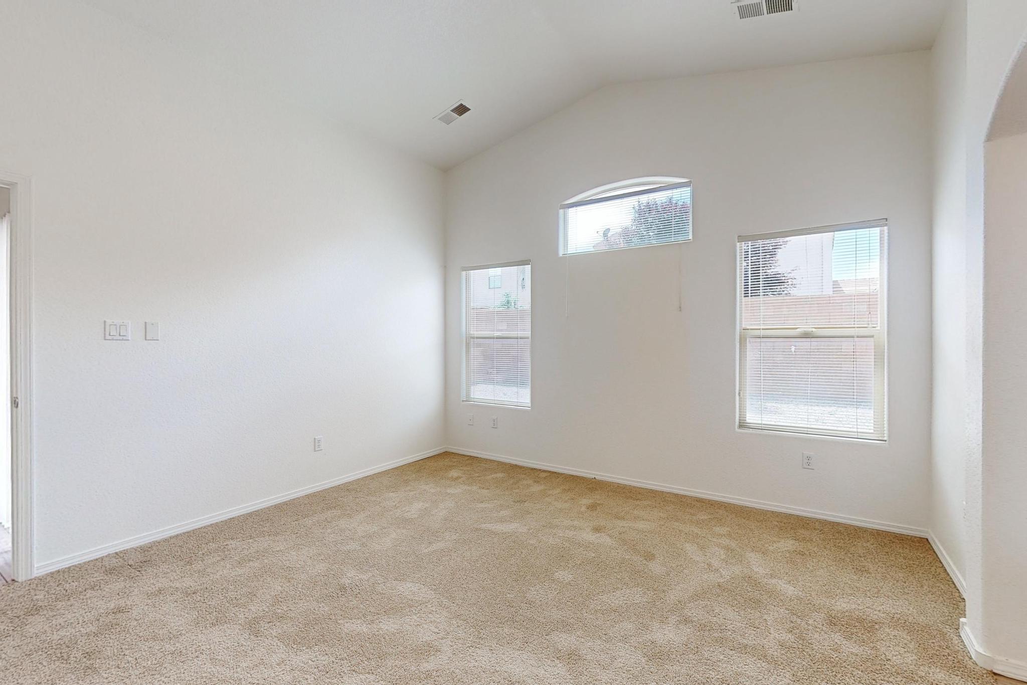 1359 Peppoli Loop SE