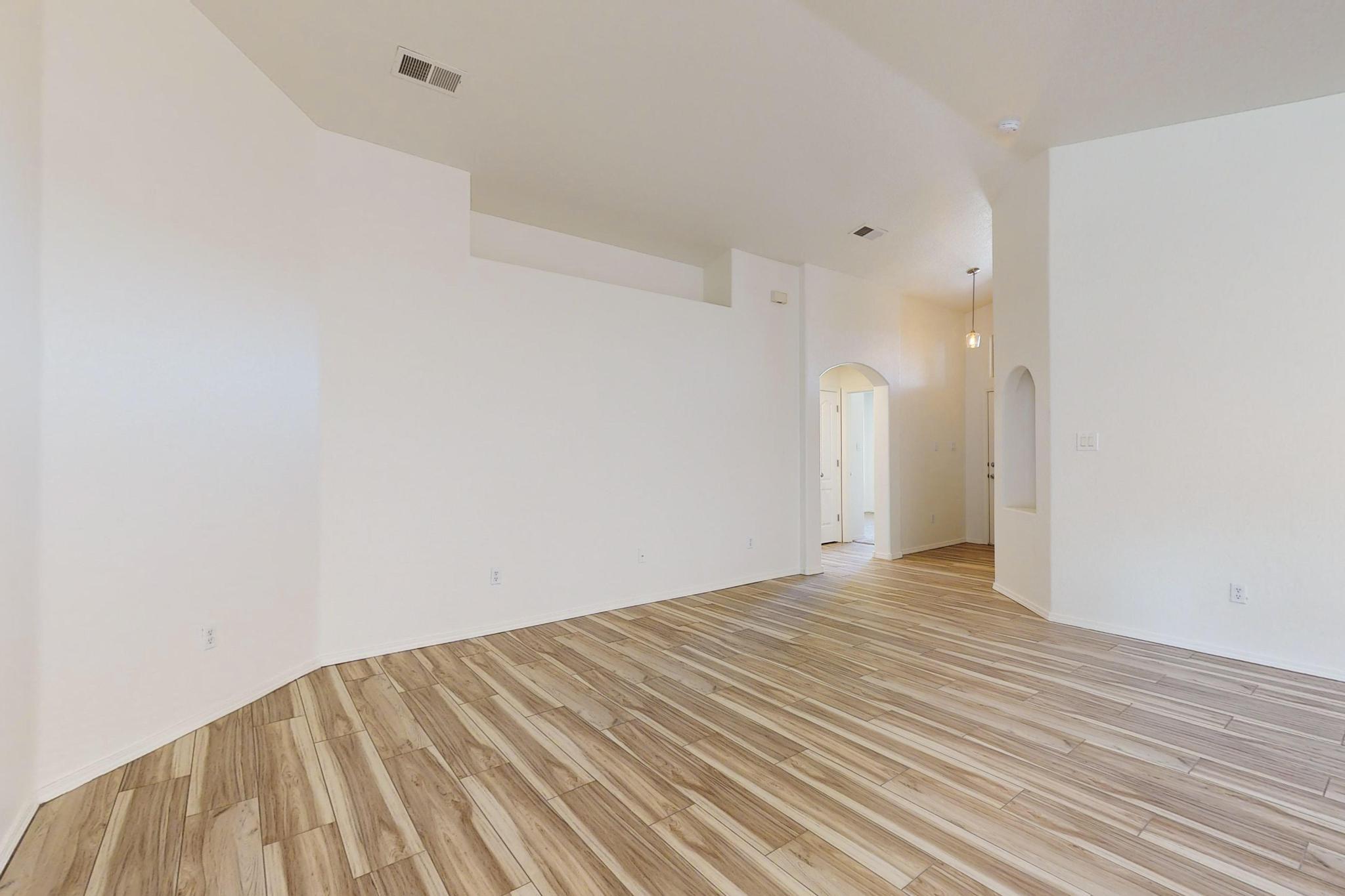 1359 Peppoli Loop SE