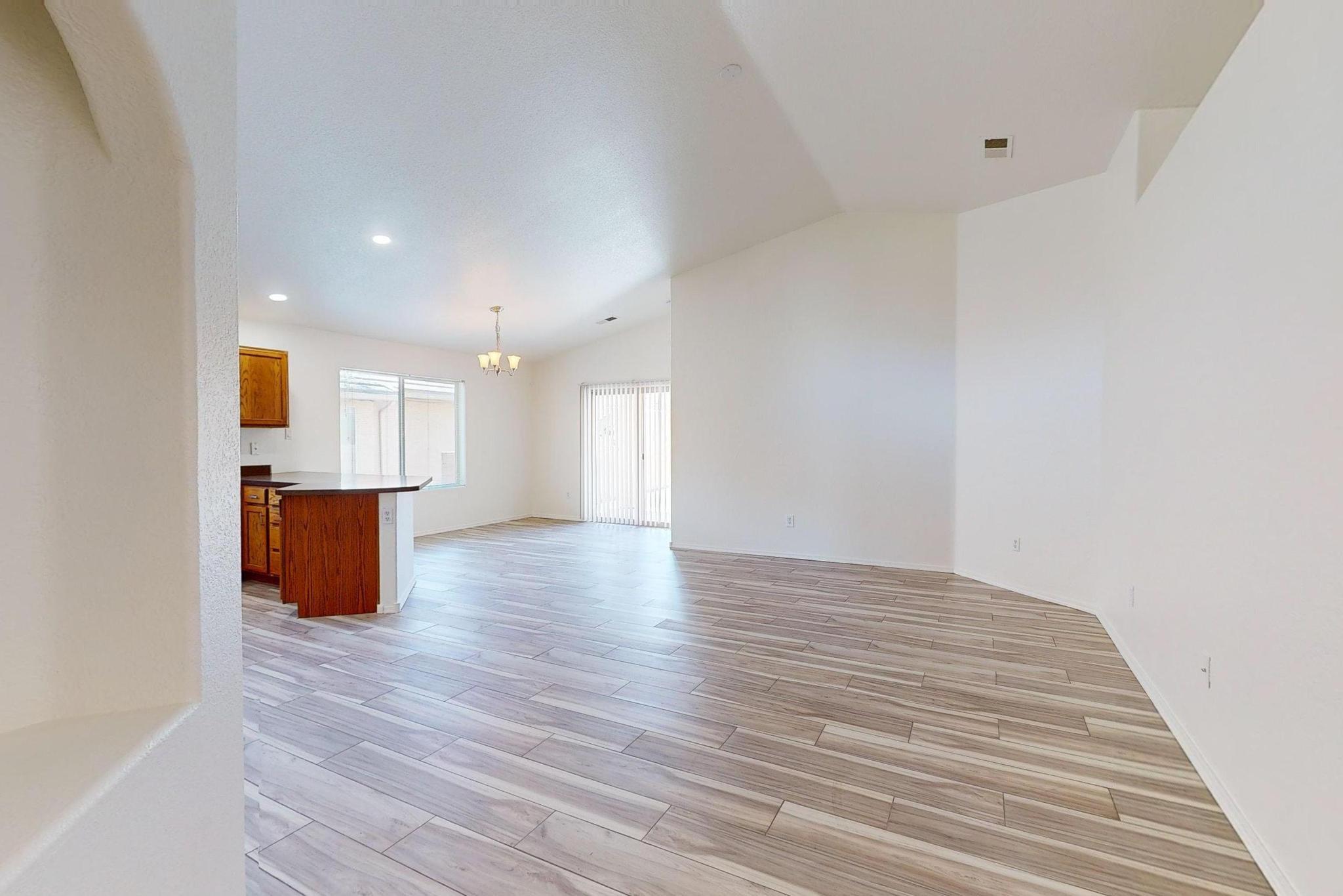 1359 Peppoli Loop SE