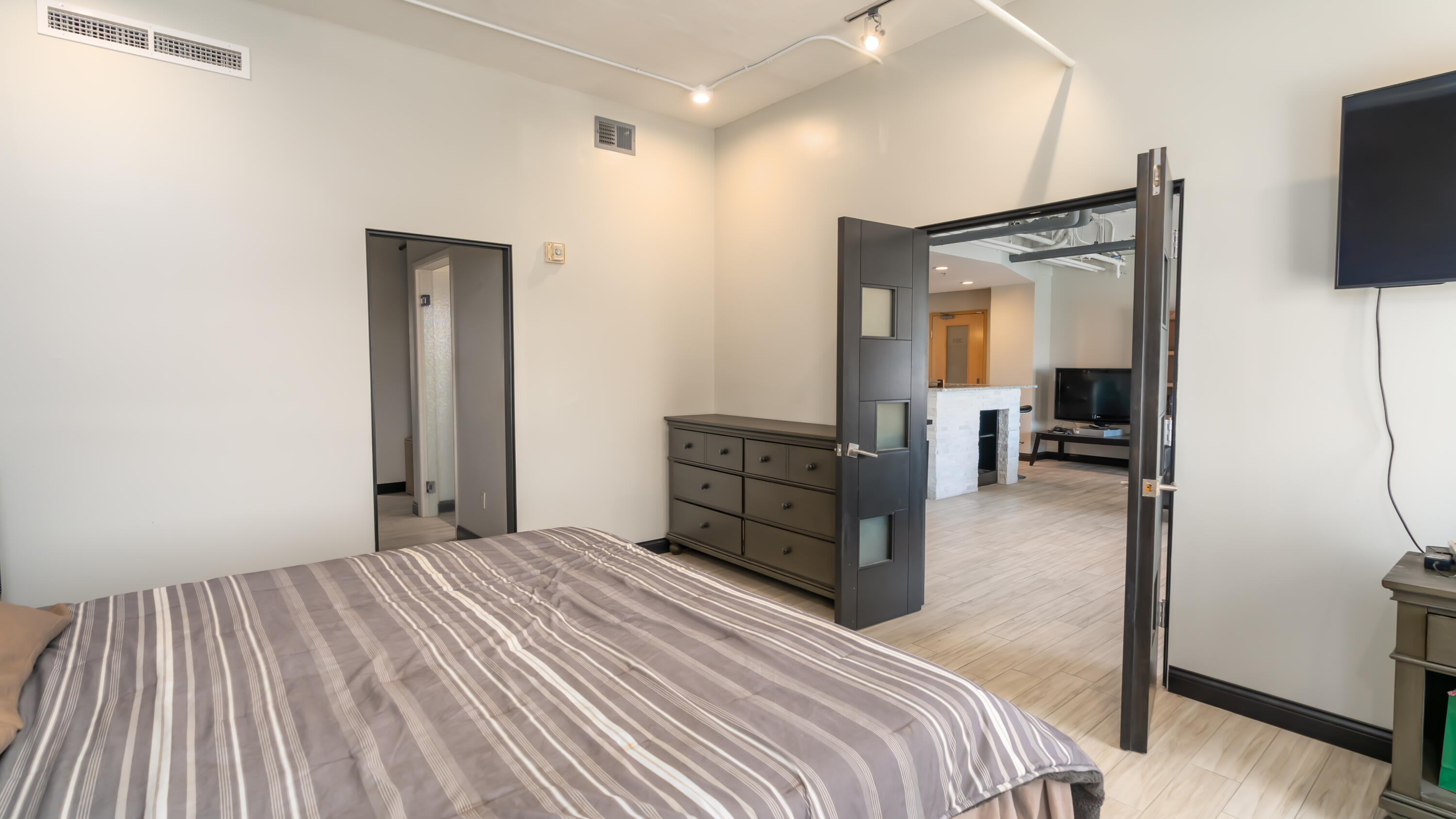 219 CENTRAL Avenue NW 301