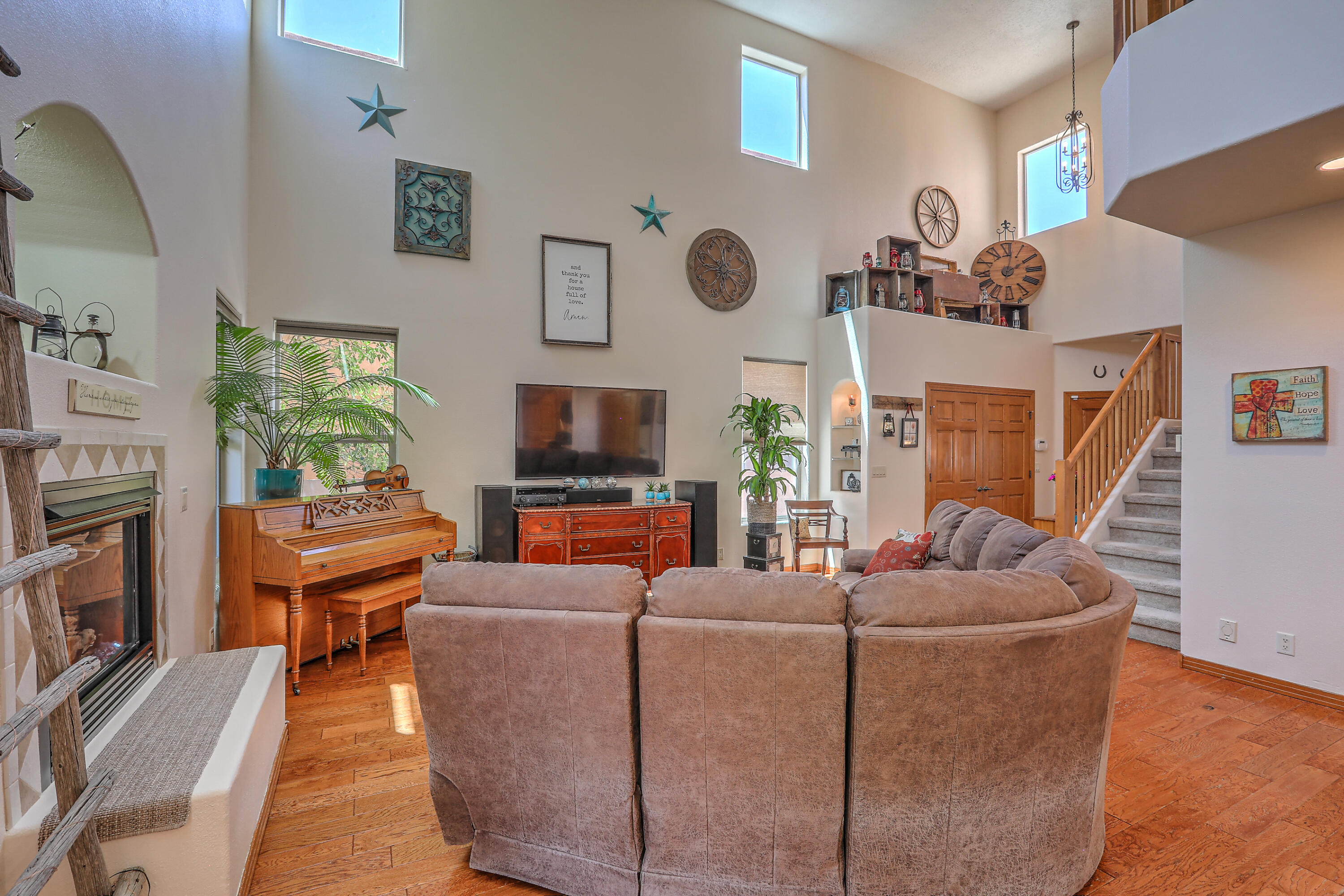 8412 Desert Sunrise Road NE