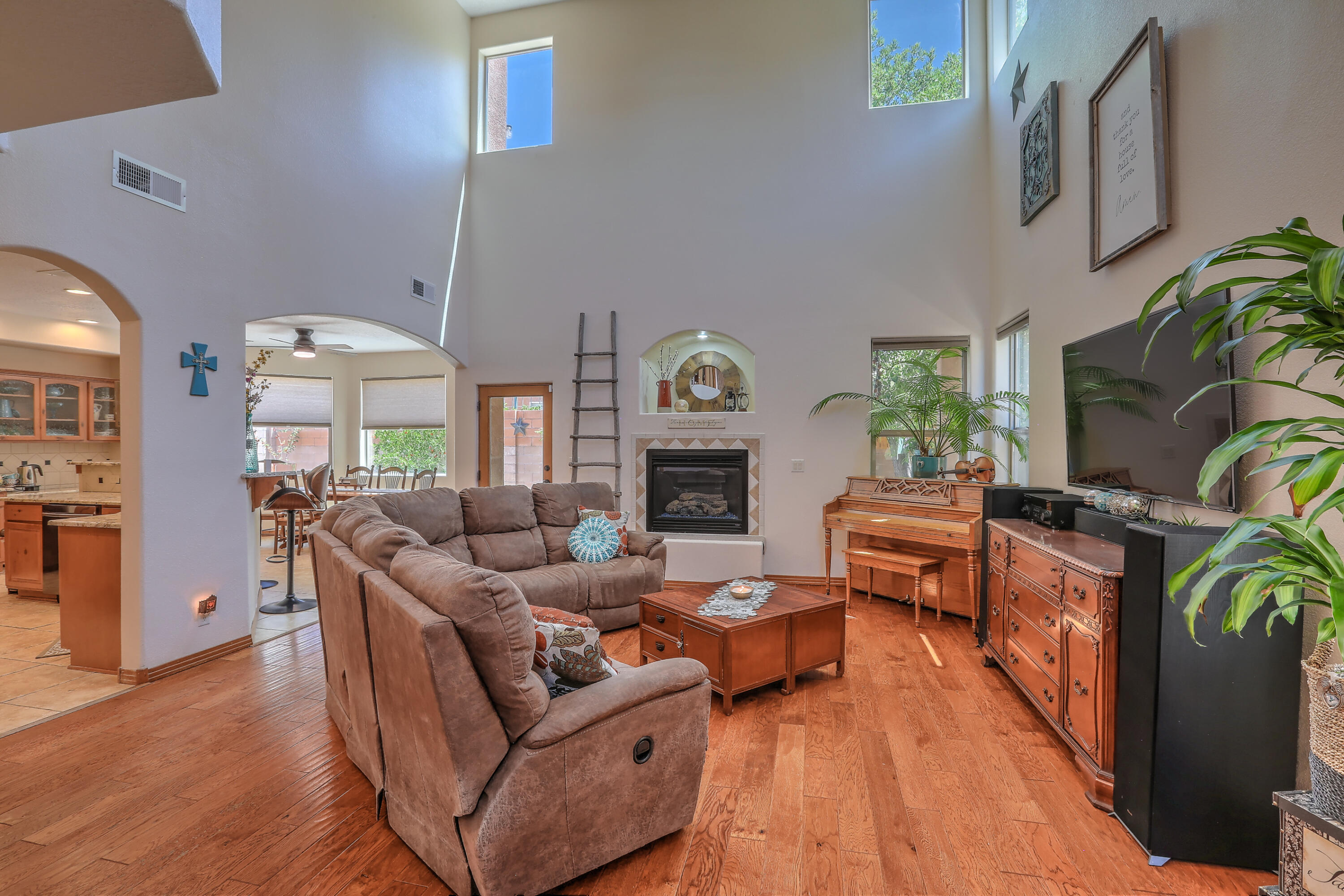 8412 Desert Sunrise Road NE