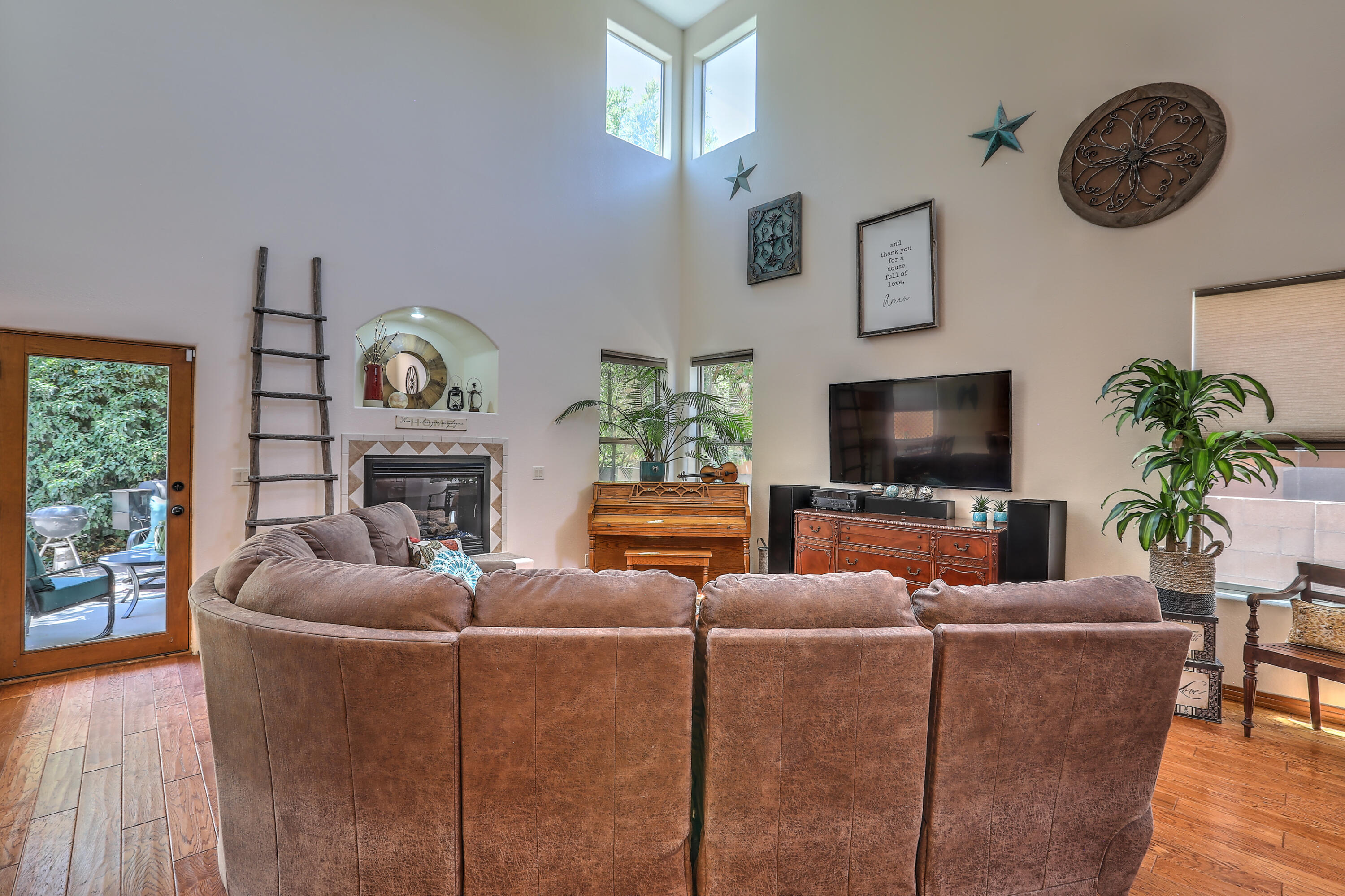 8412 Desert Sunrise Road NE