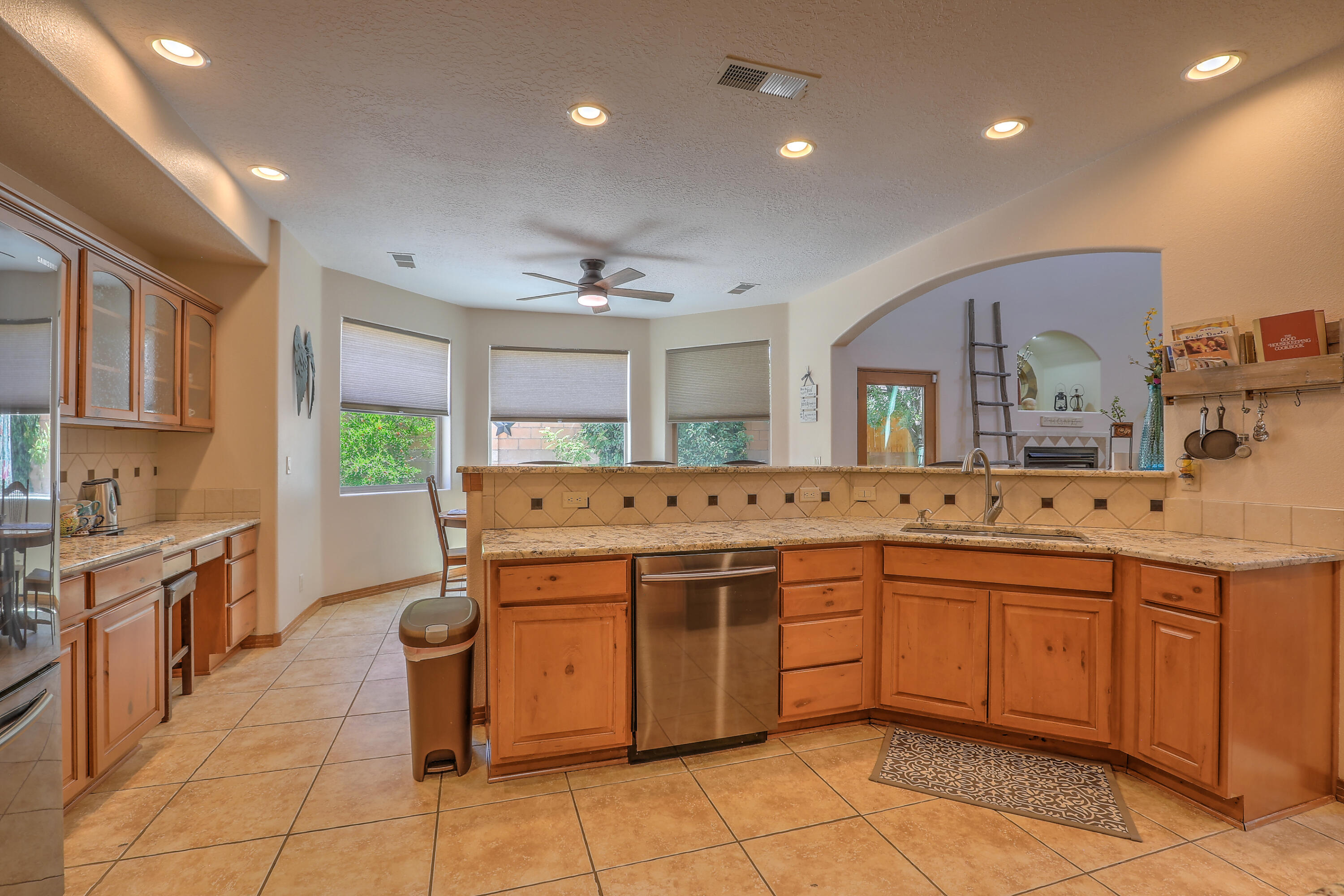 8412 Desert Sunrise Road NE