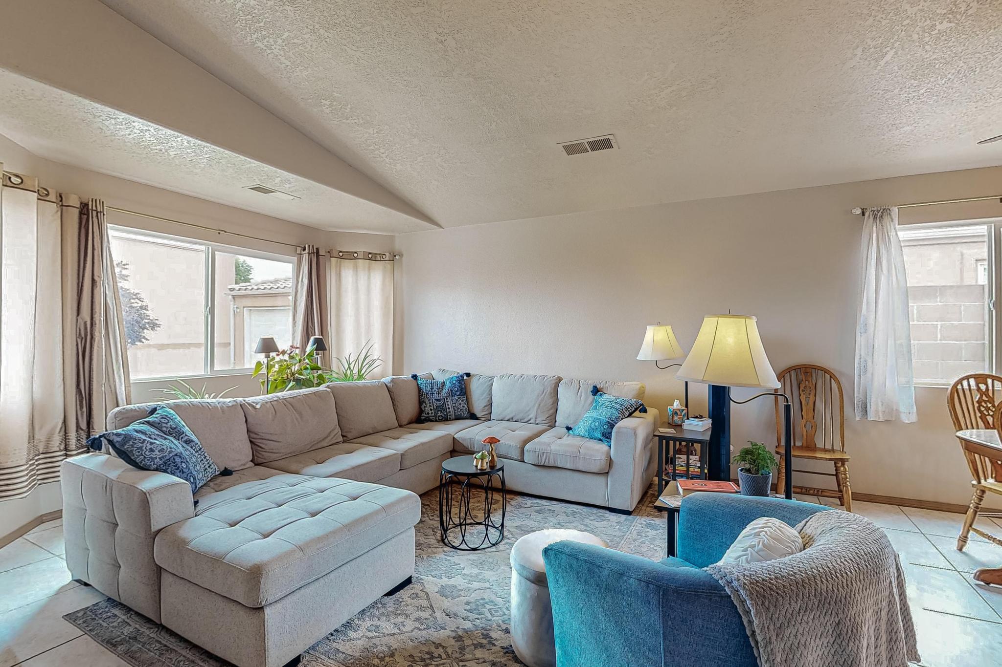 7200 Villa Tulipan NE