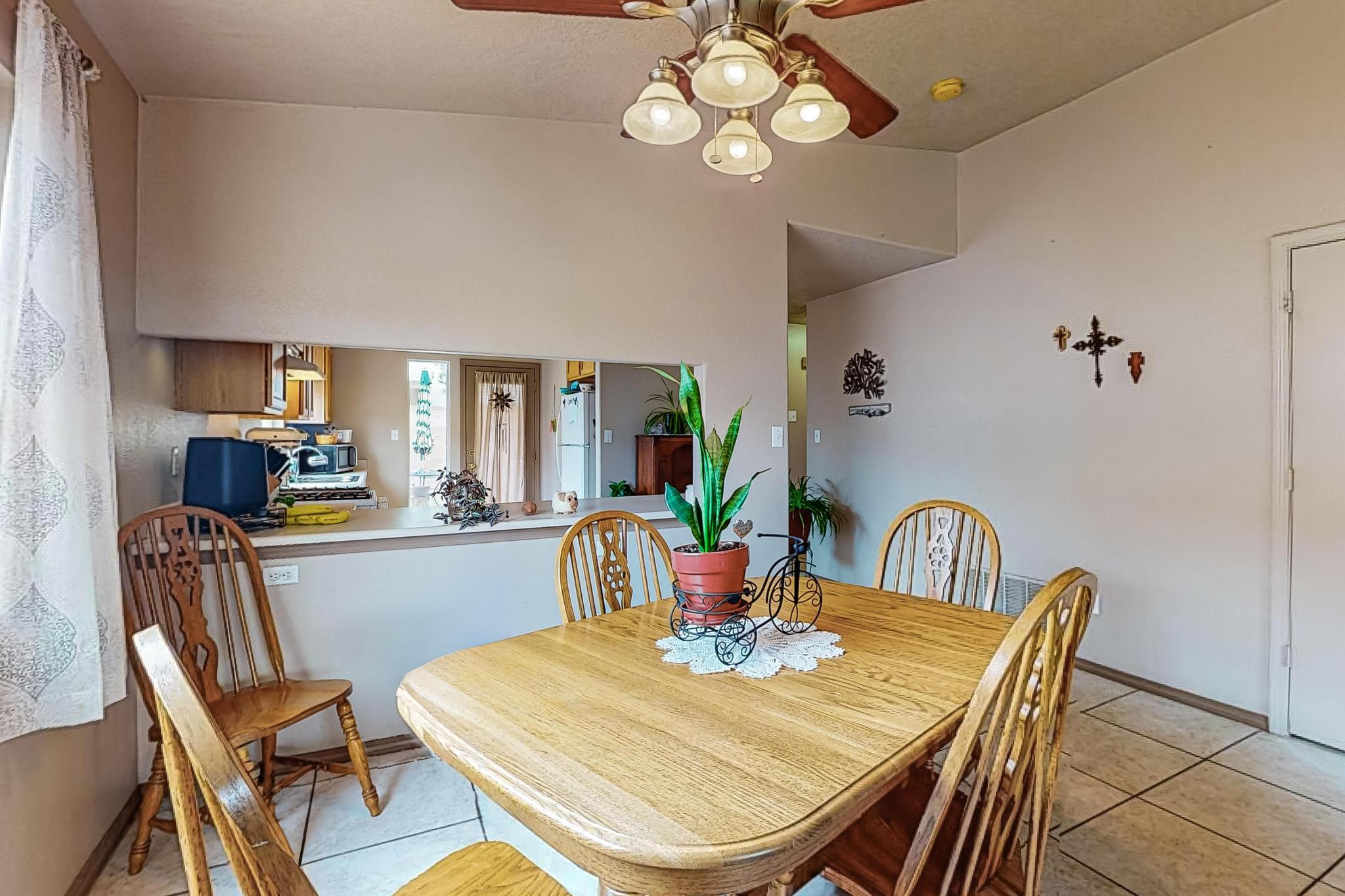 7200 Villa Tulipan NE