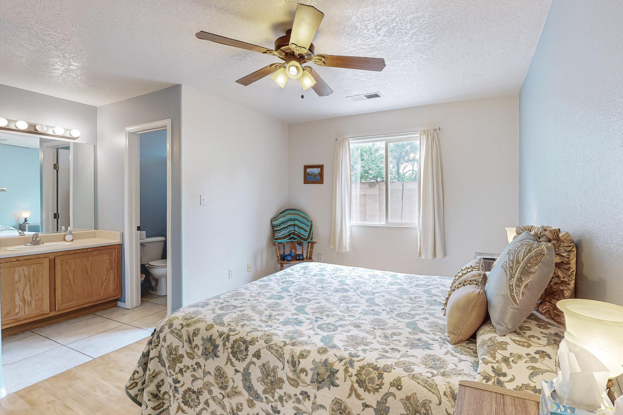 7200 Villa Tulipan NE