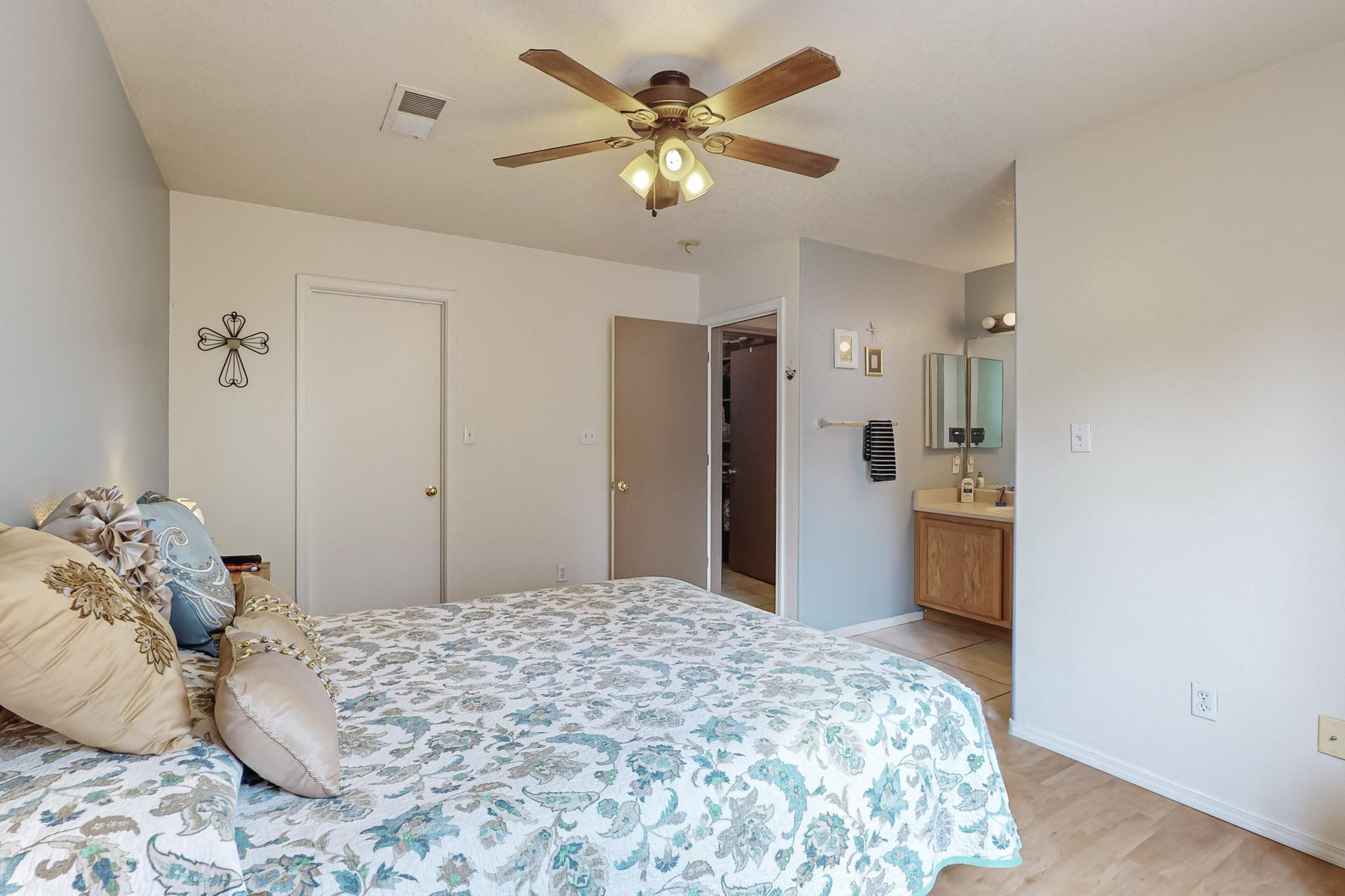 7200 Villa Tulipan NE