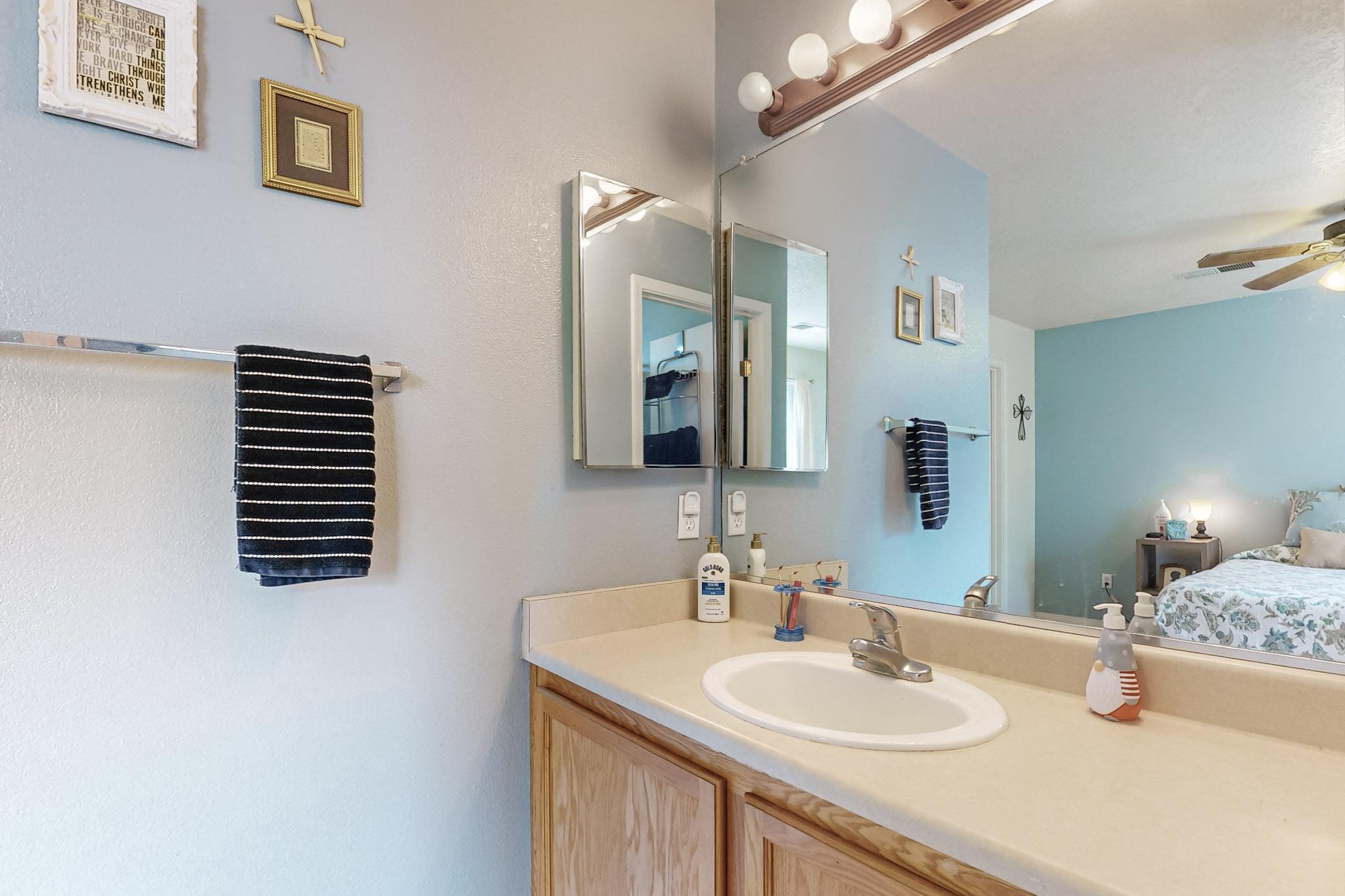 7200 Villa Tulipan NE