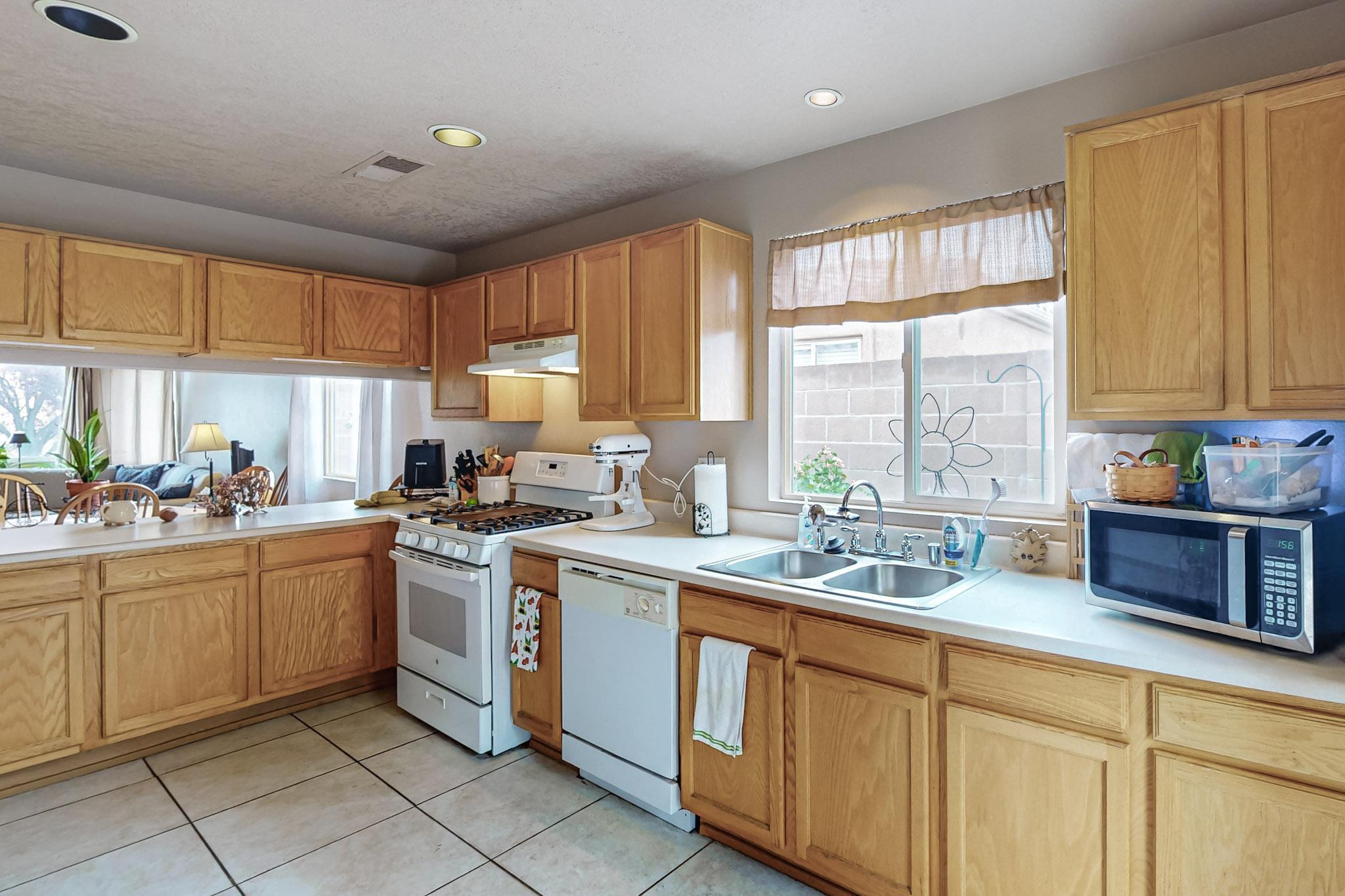 7200 Villa Tulipan NE