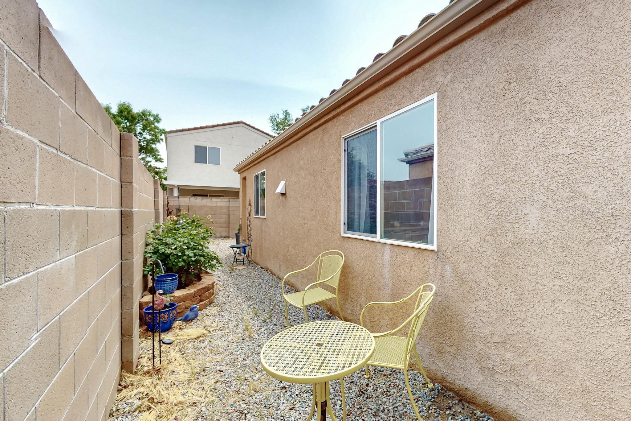 7200 Villa Tulipan NE