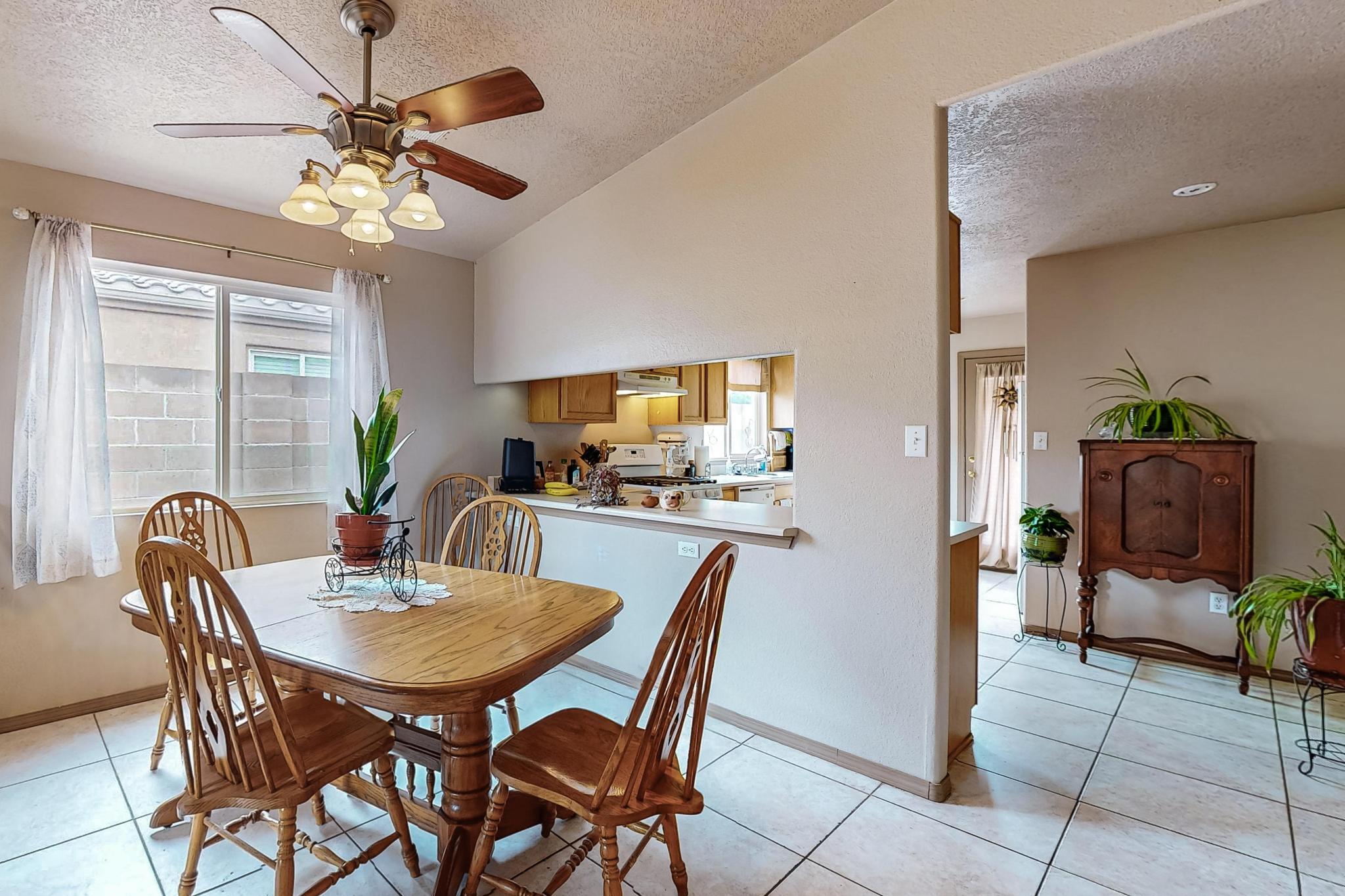 7200 Villa Tulipan NE