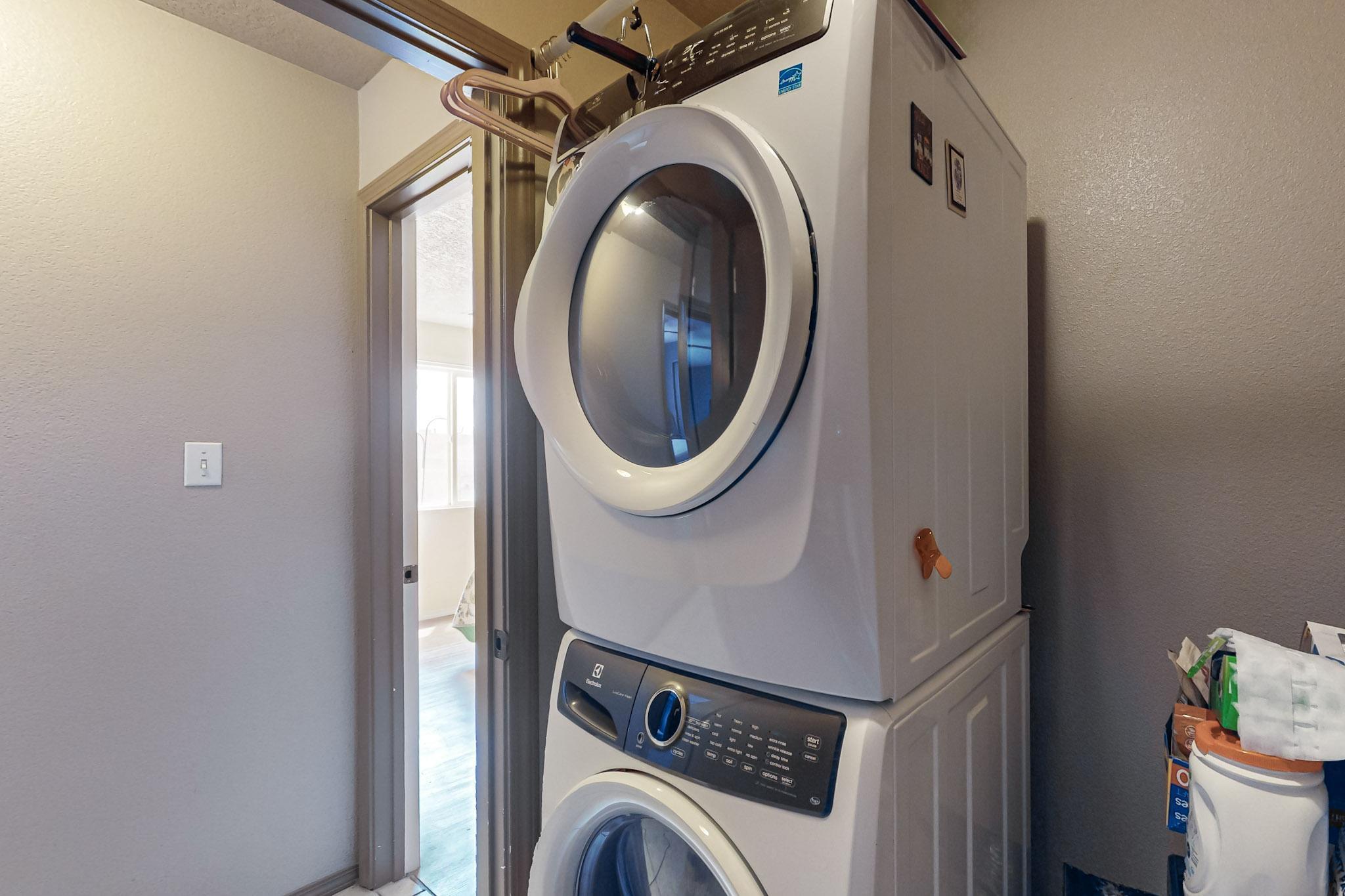 7200 Villa Tulipan NE