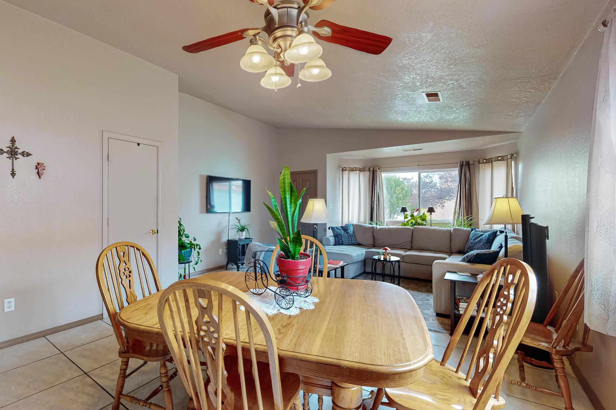 7200 Villa Tulipan NE