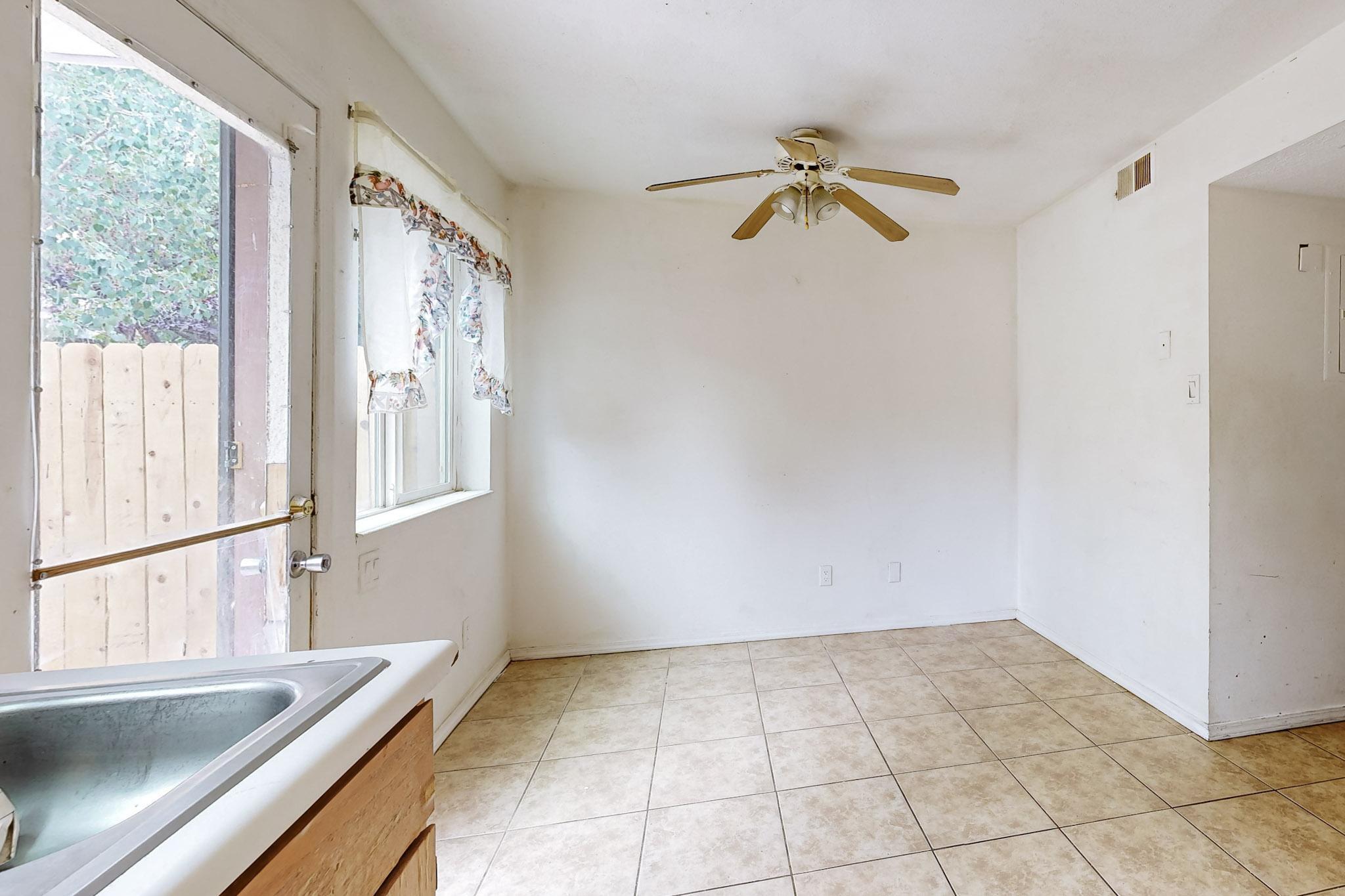 1637 Calle De Oriente Norte