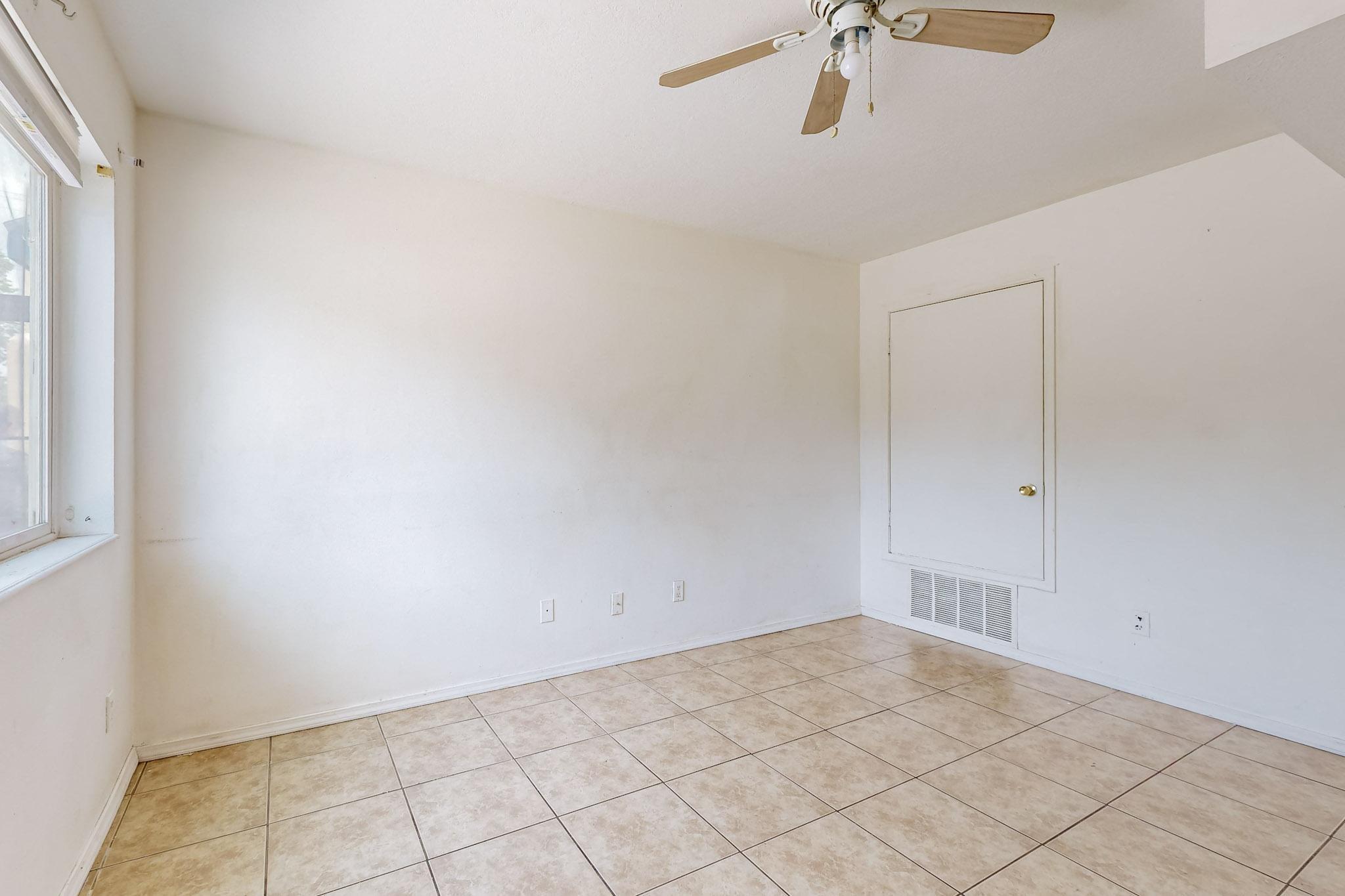 1637 Calle De Oriente Norte