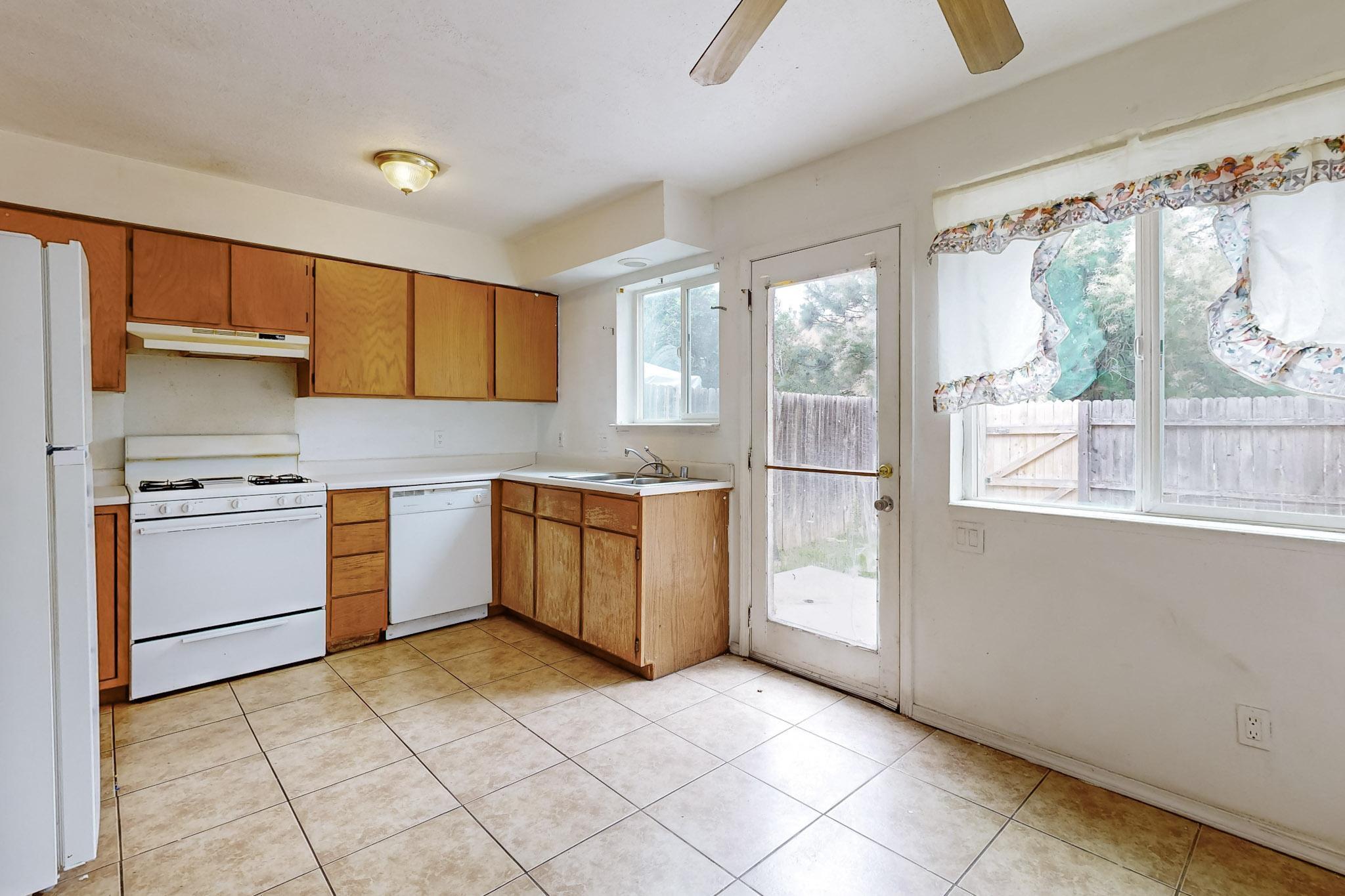 1637 Calle De Oriente Norte