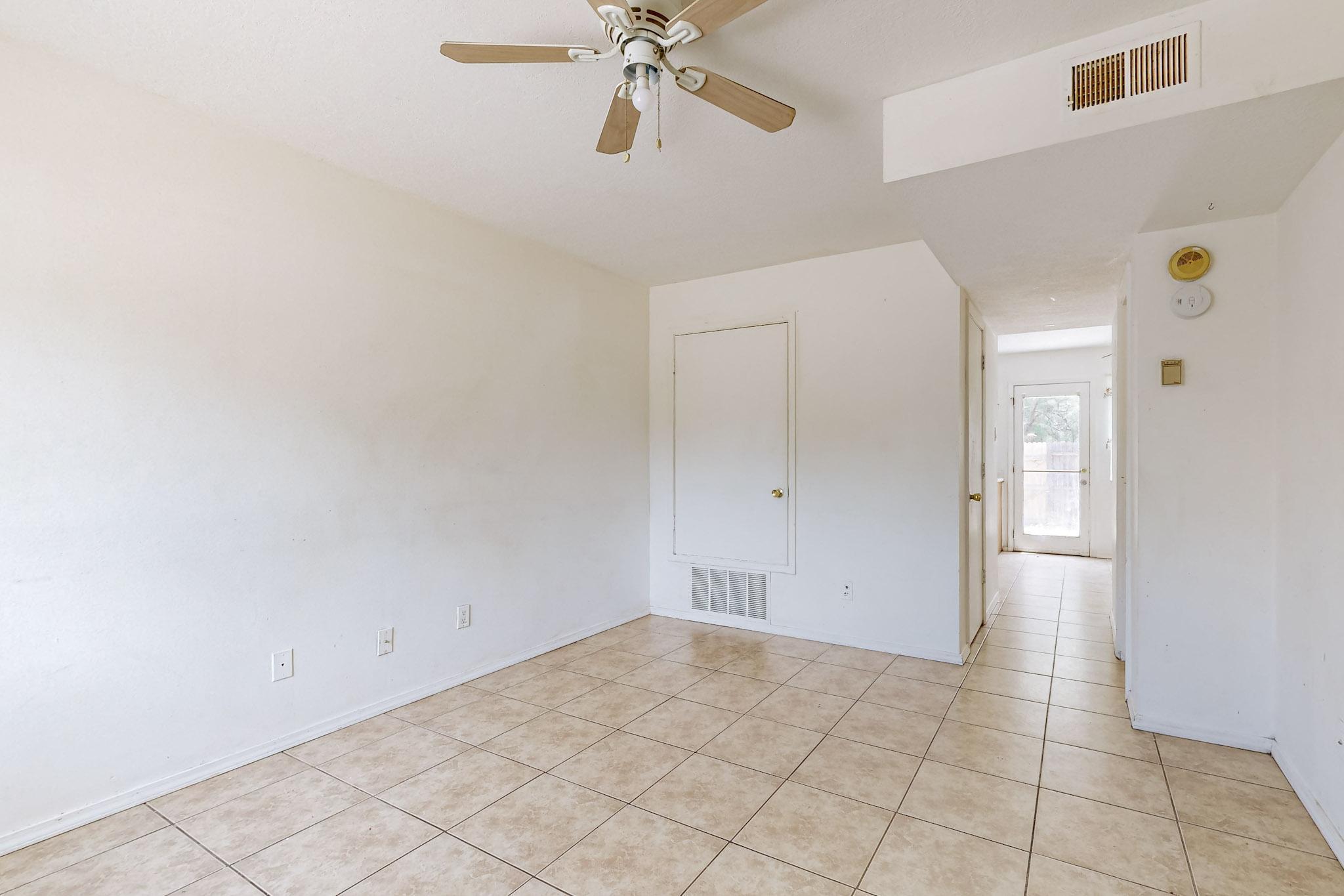 1637 Calle De Oriente Norte