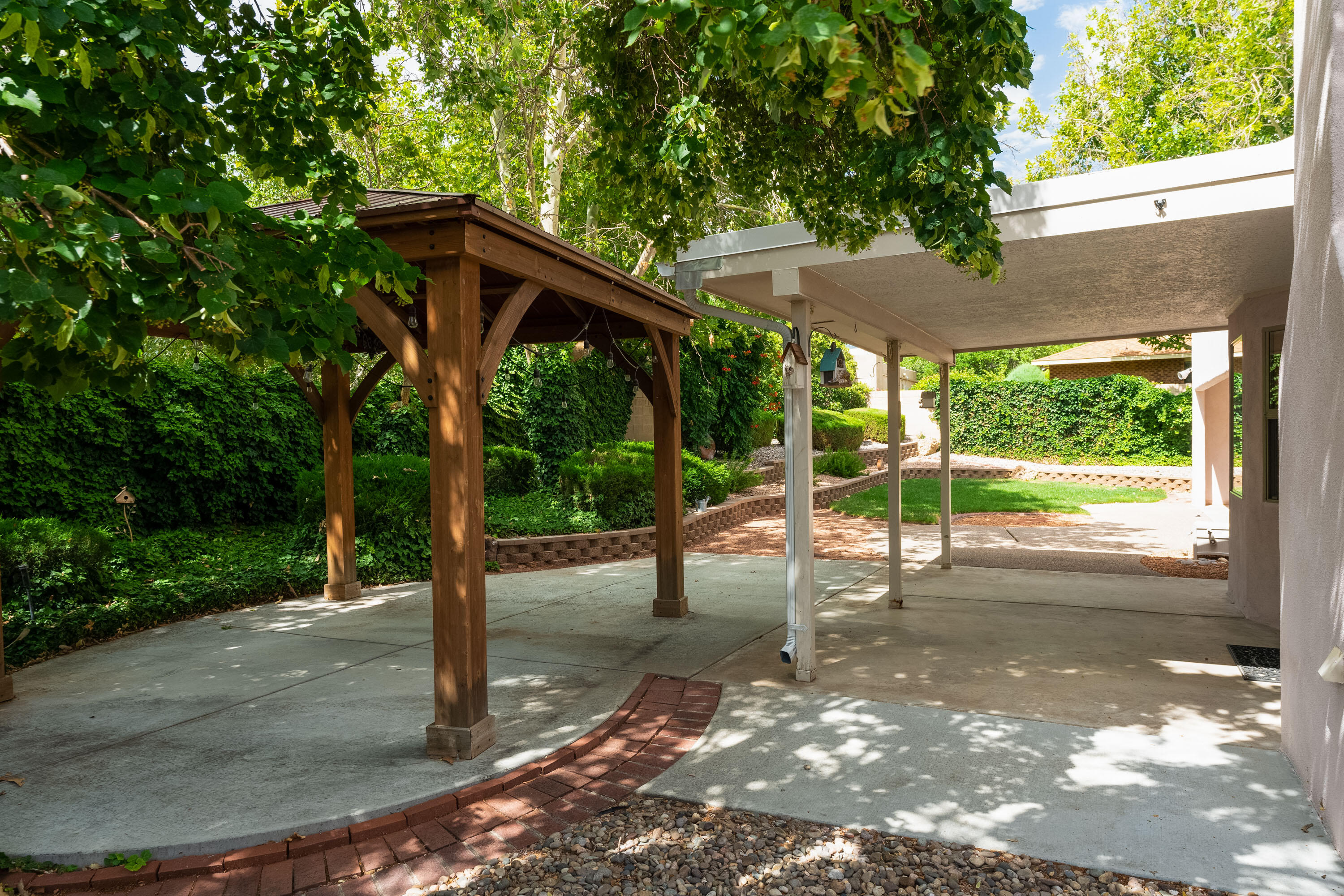 9005 Caminito Drive NE