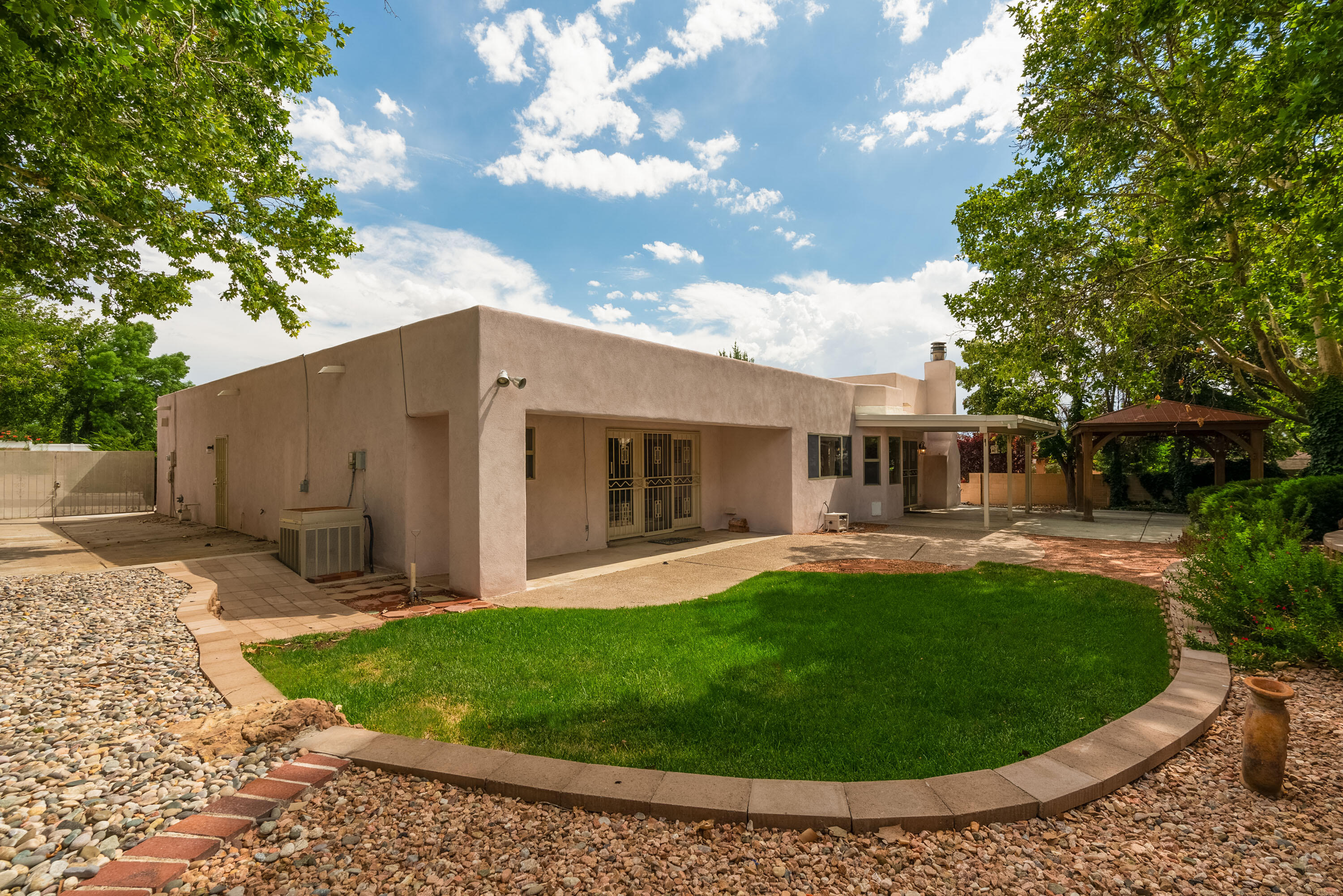 9005 Caminito Drive NE