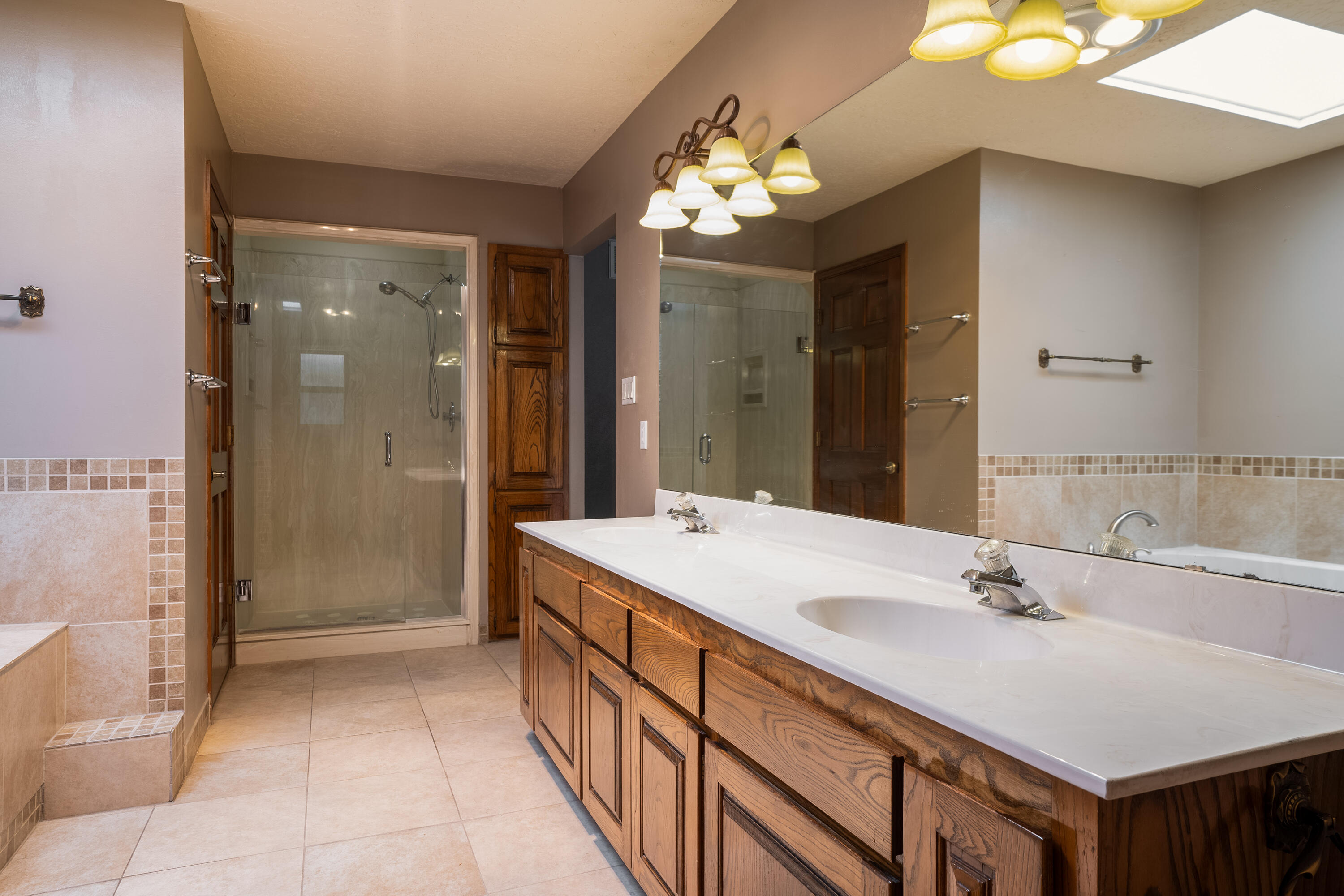 9005 Caminito Drive NE