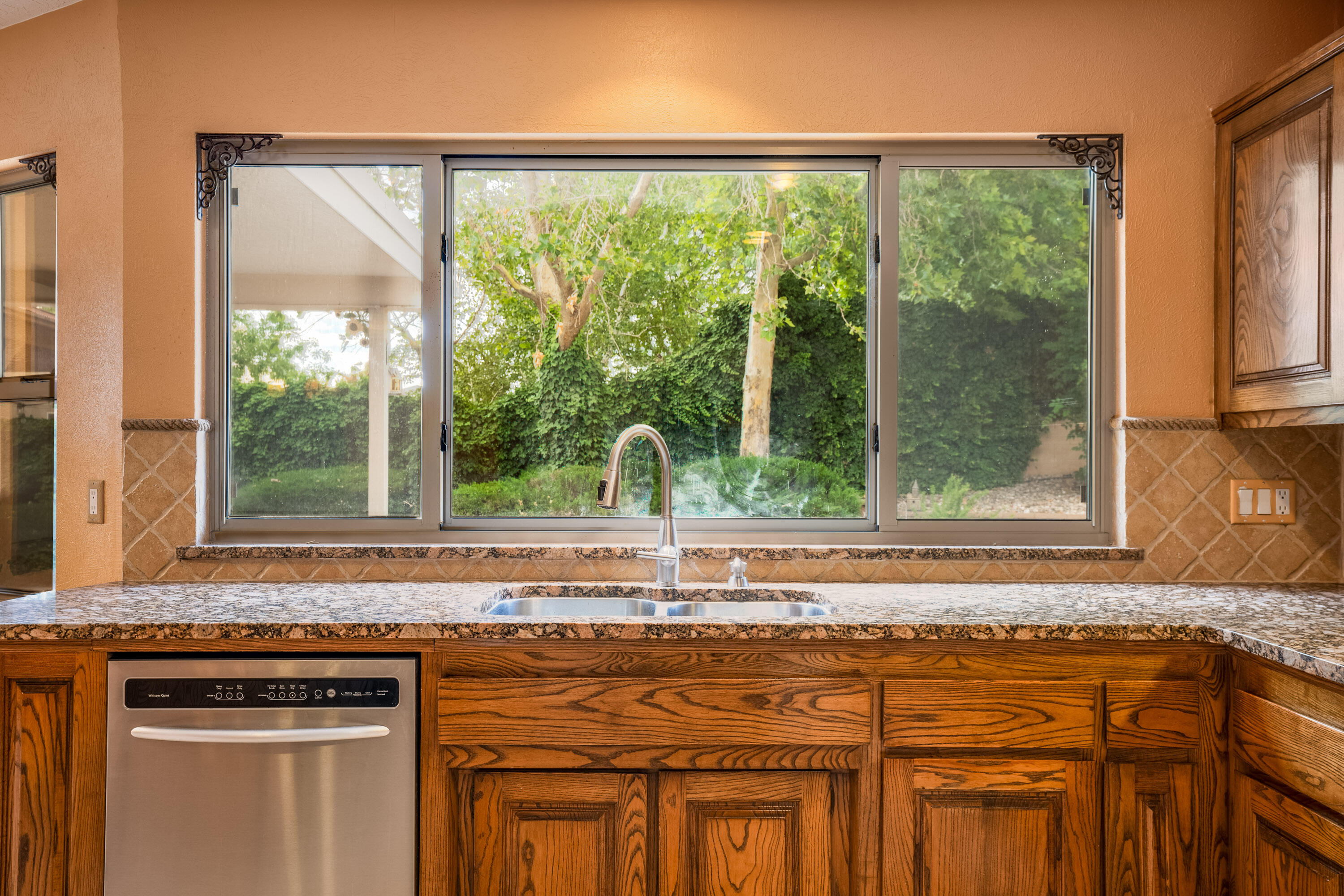 9005 Caminito Drive NE