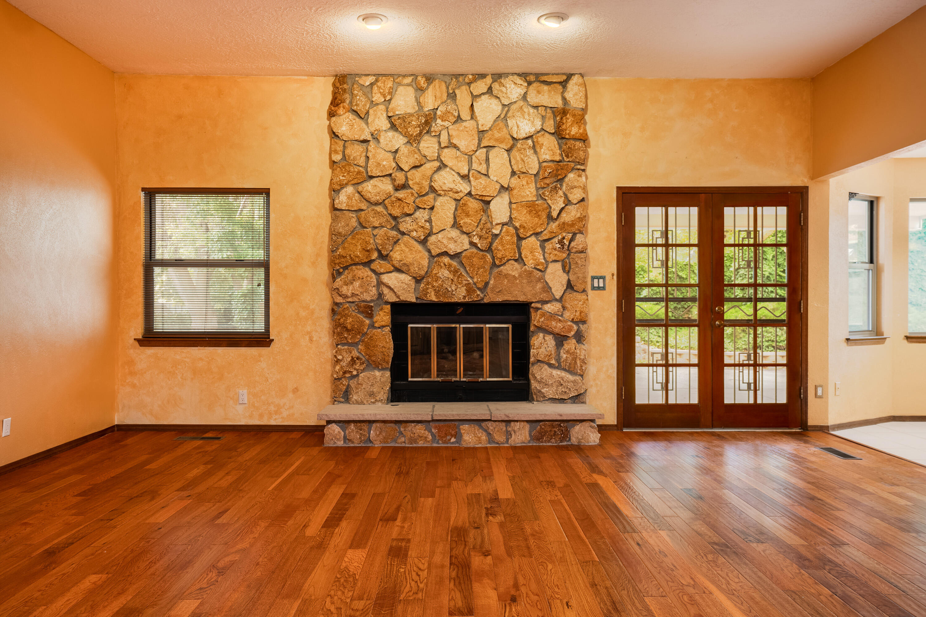 9005 Caminito Drive NE