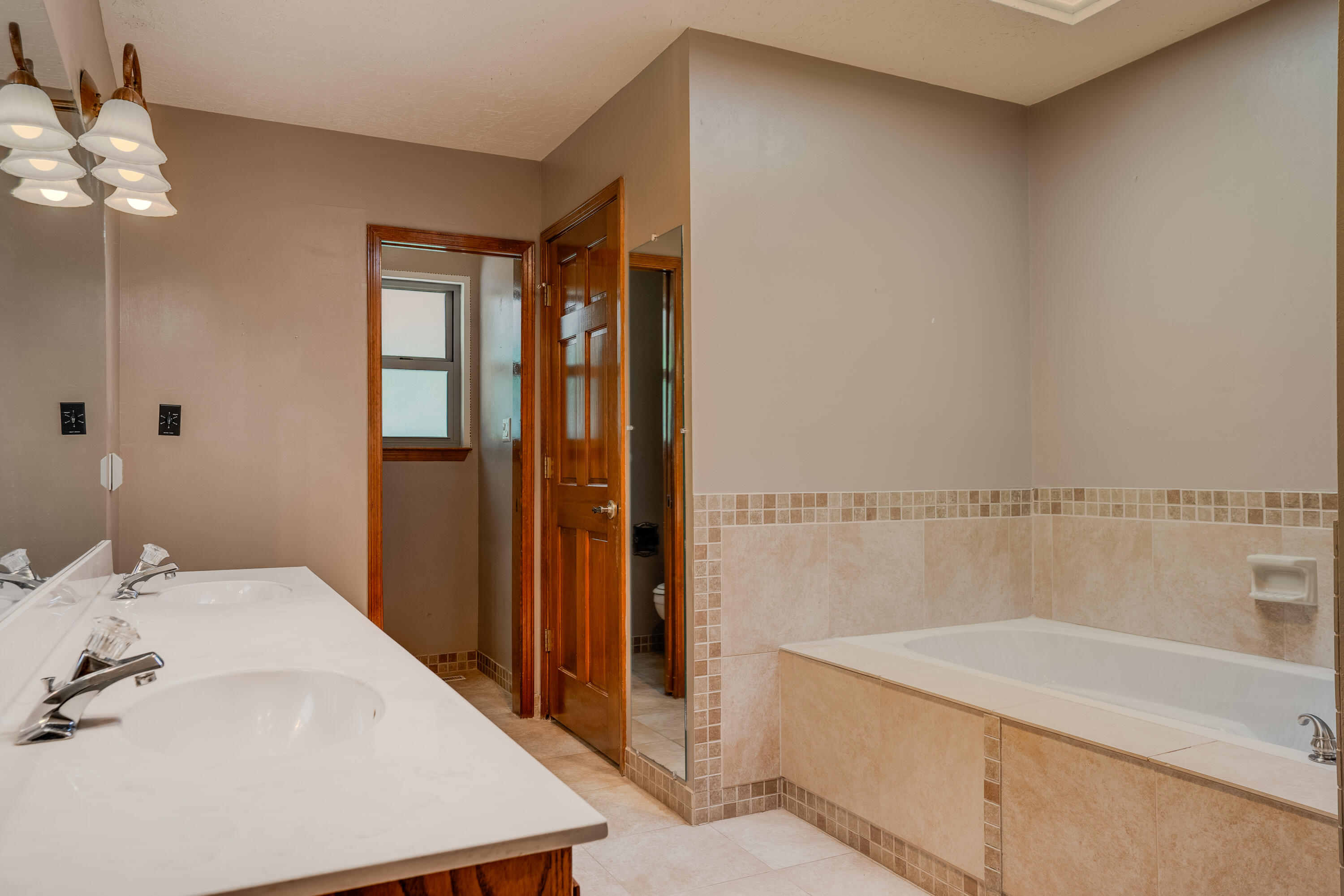 9005 Caminito Drive NE