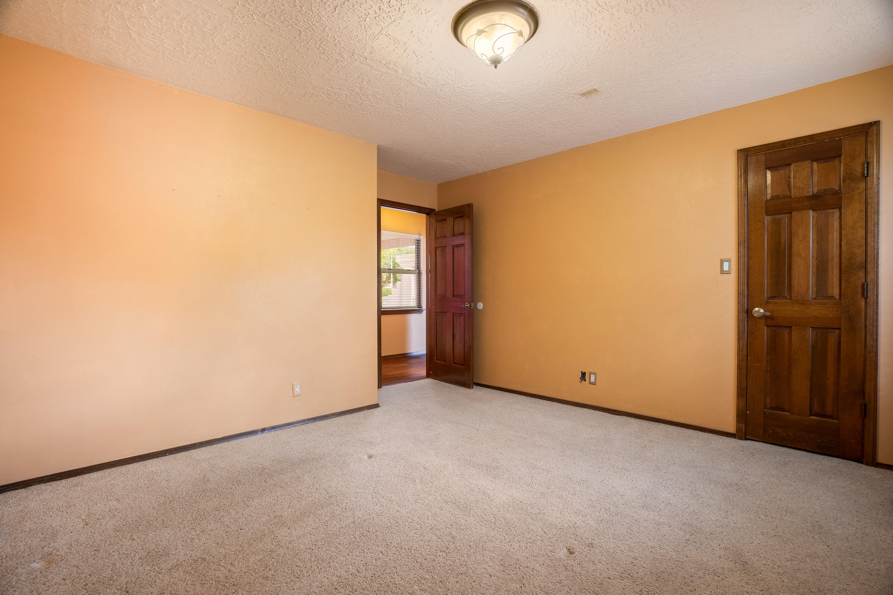 9005 Caminito Drive NE