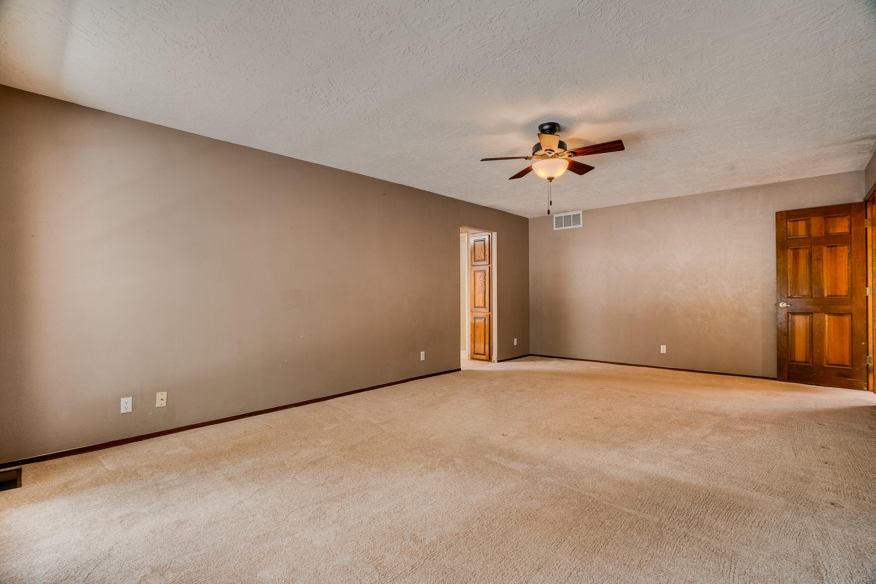 9005 Caminito Drive NE