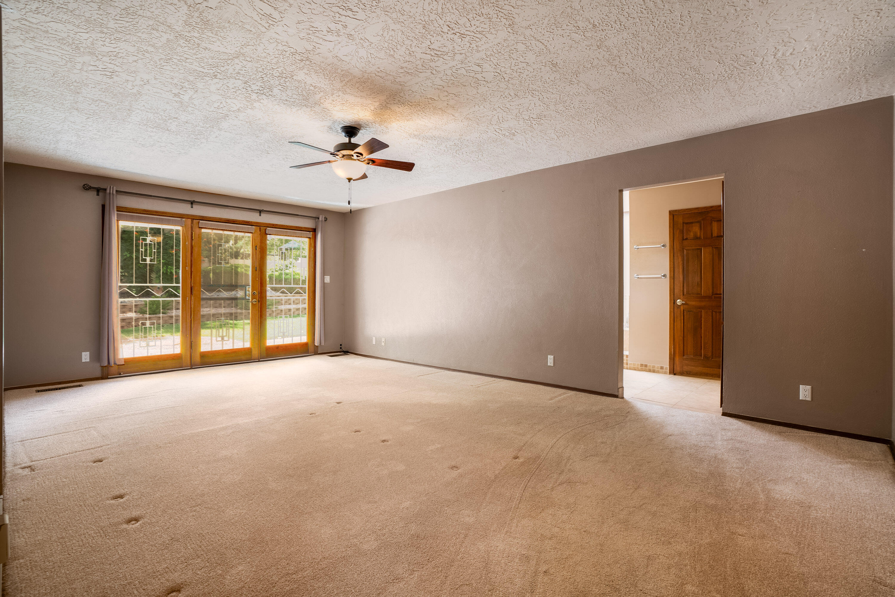 9005 Caminito Drive NE