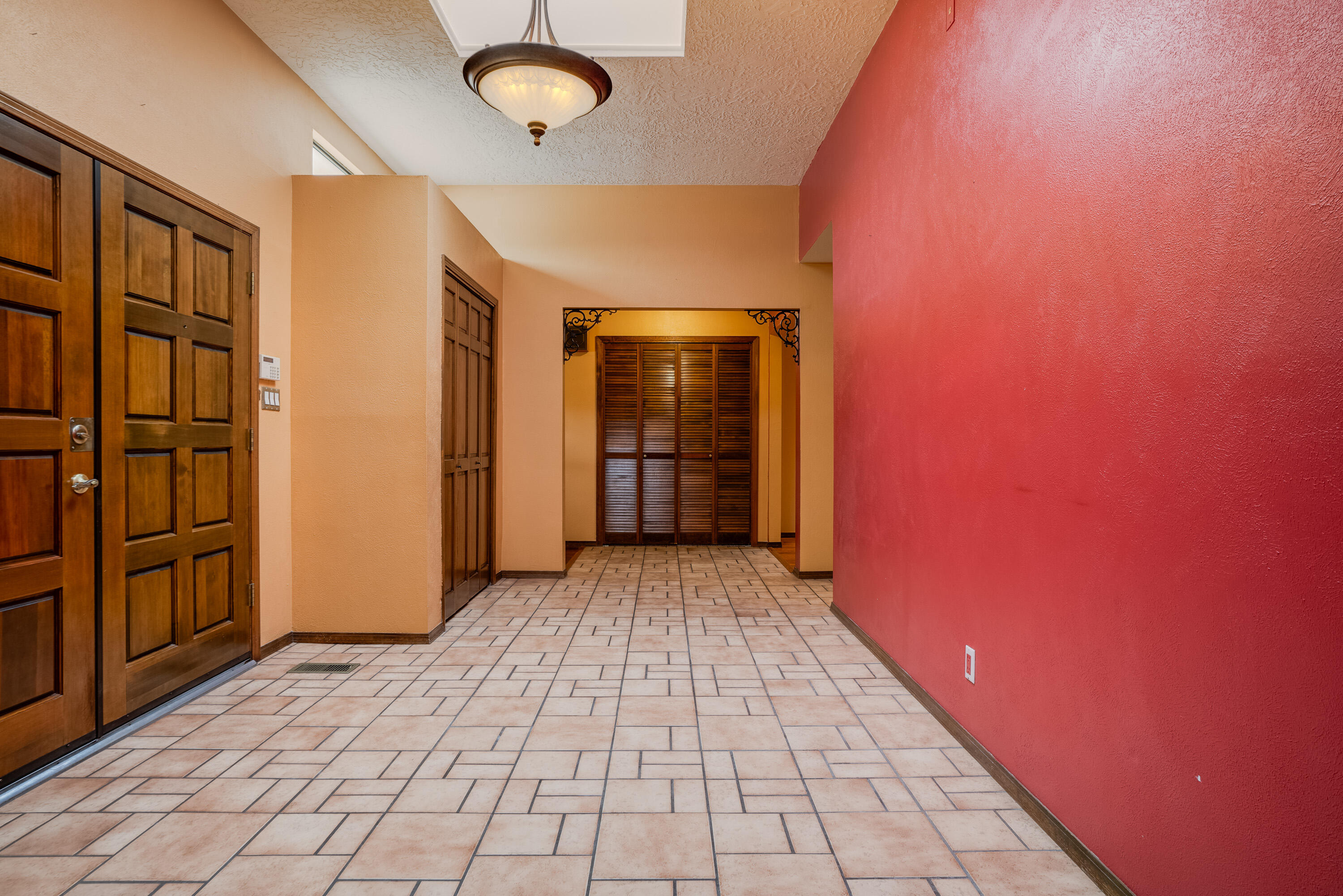 9005 Caminito Drive NE