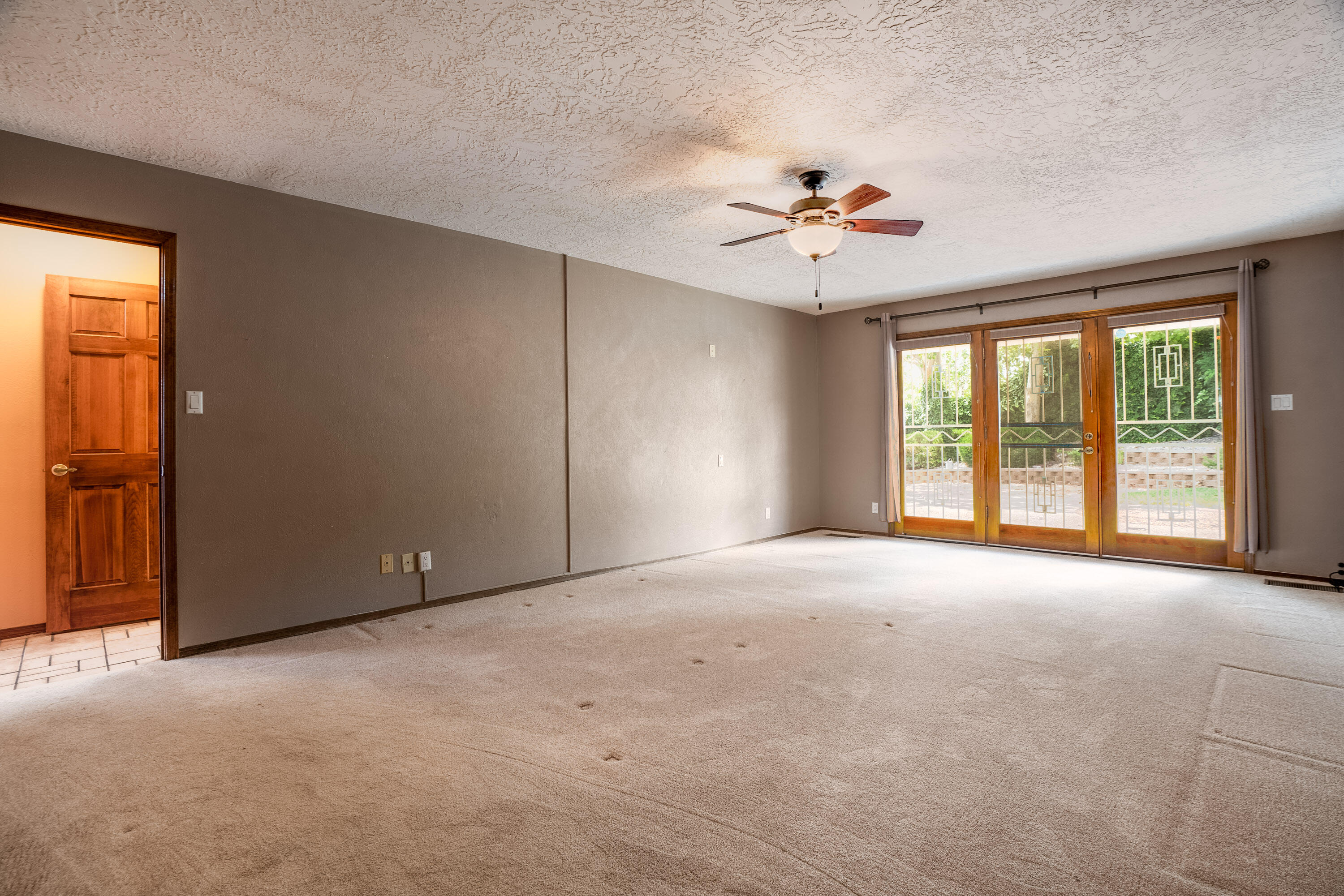 9005 Caminito Drive NE