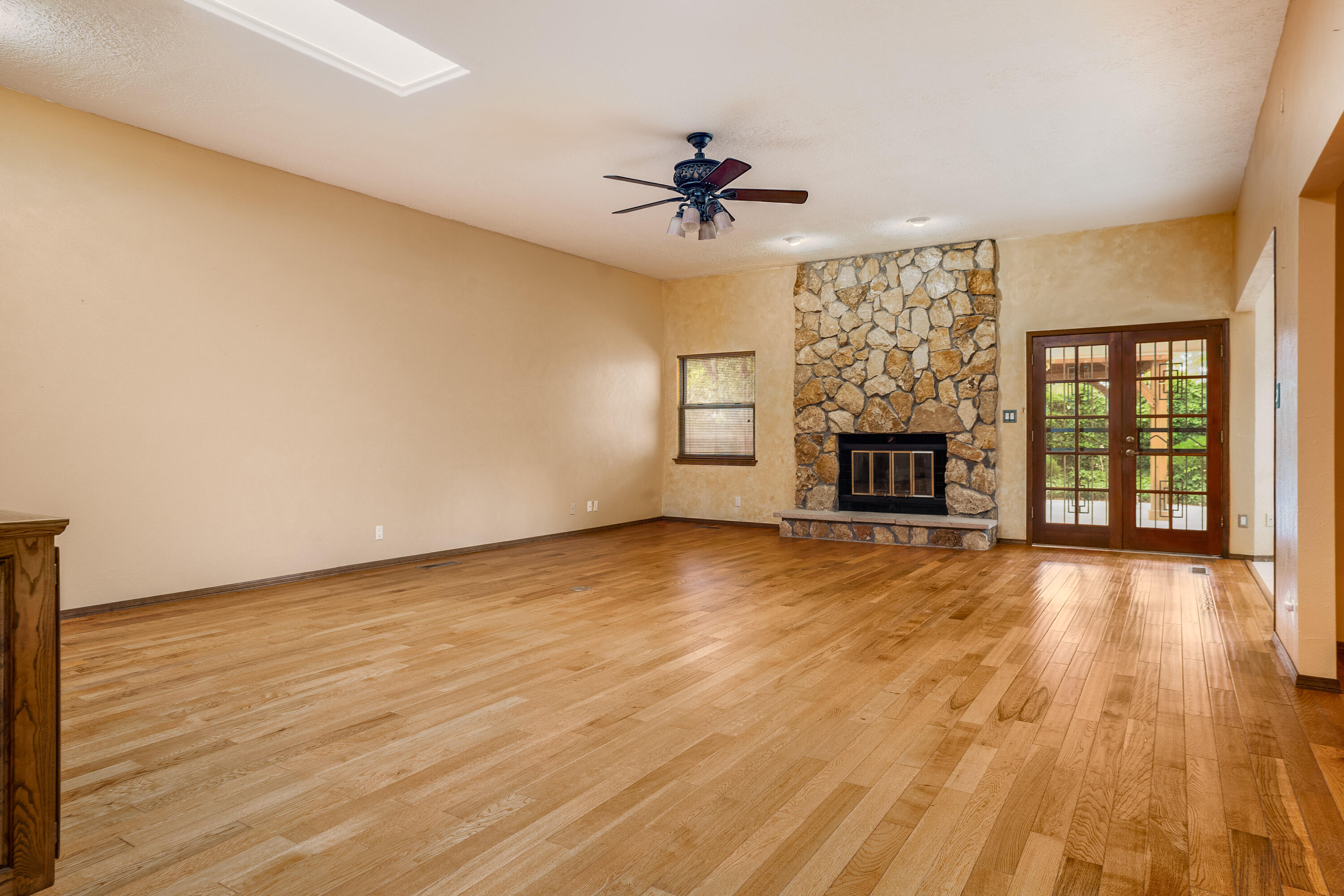 9005 Caminito Drive NE