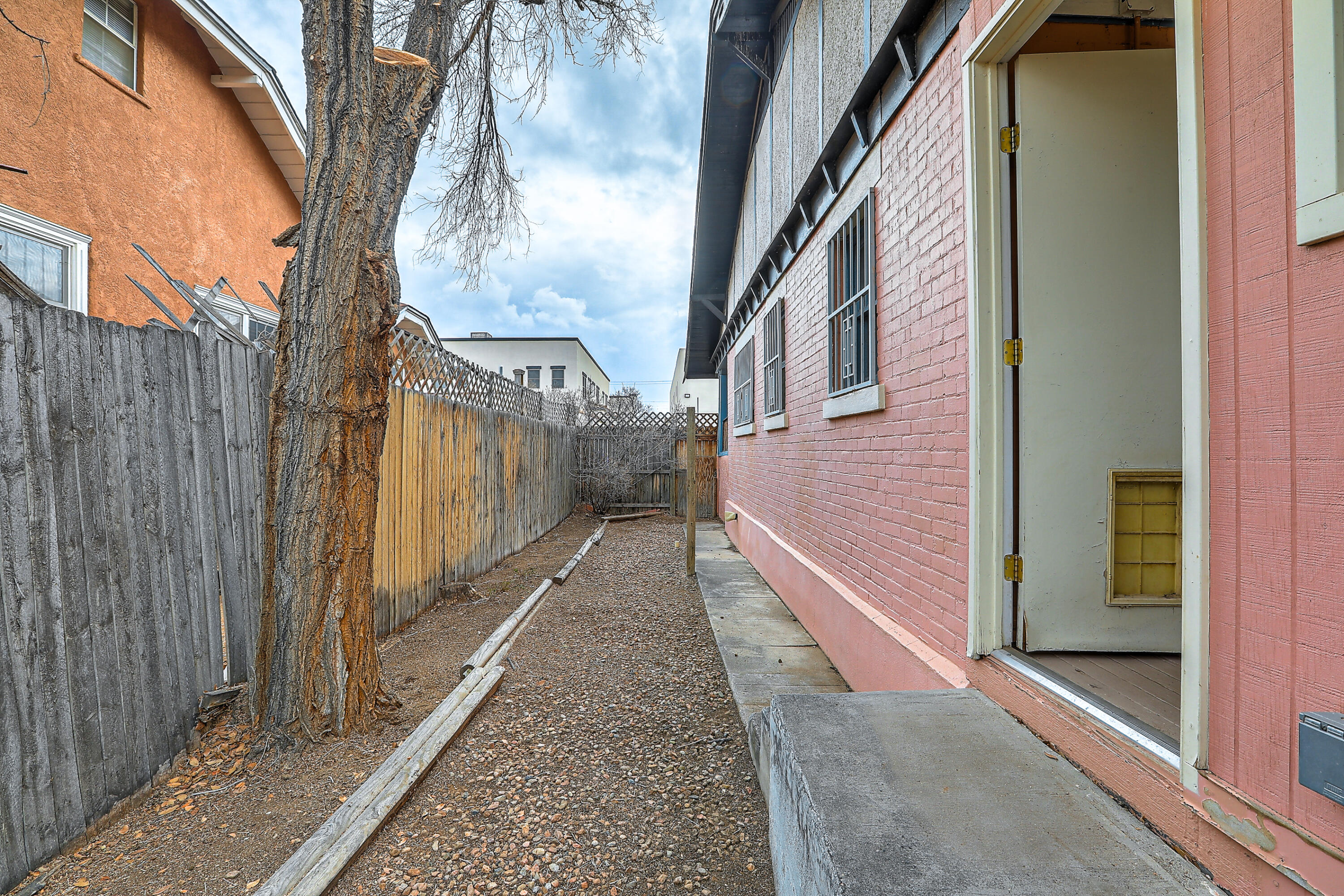 1009 Lead Avenue SW