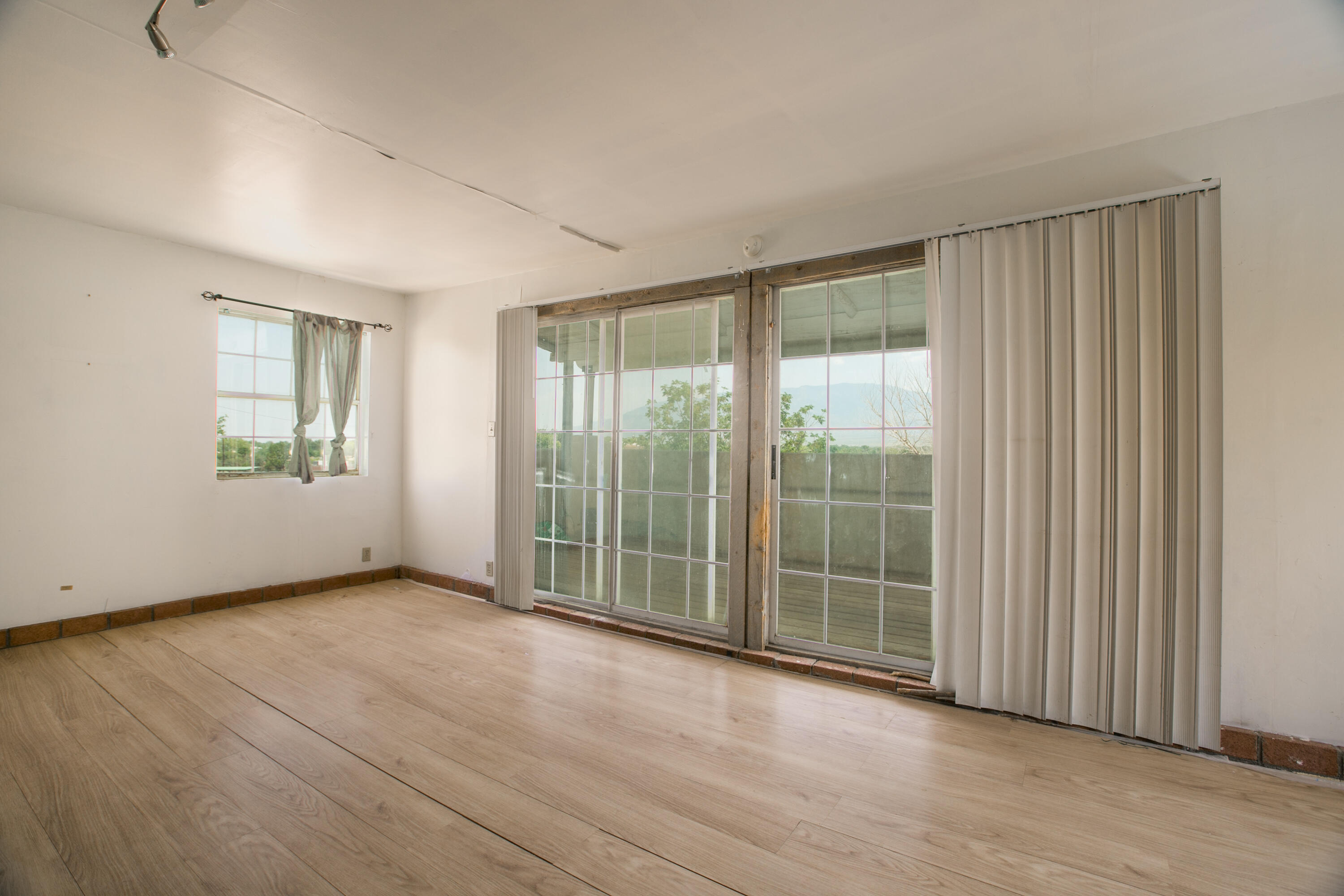 467 Camino Arco Iris