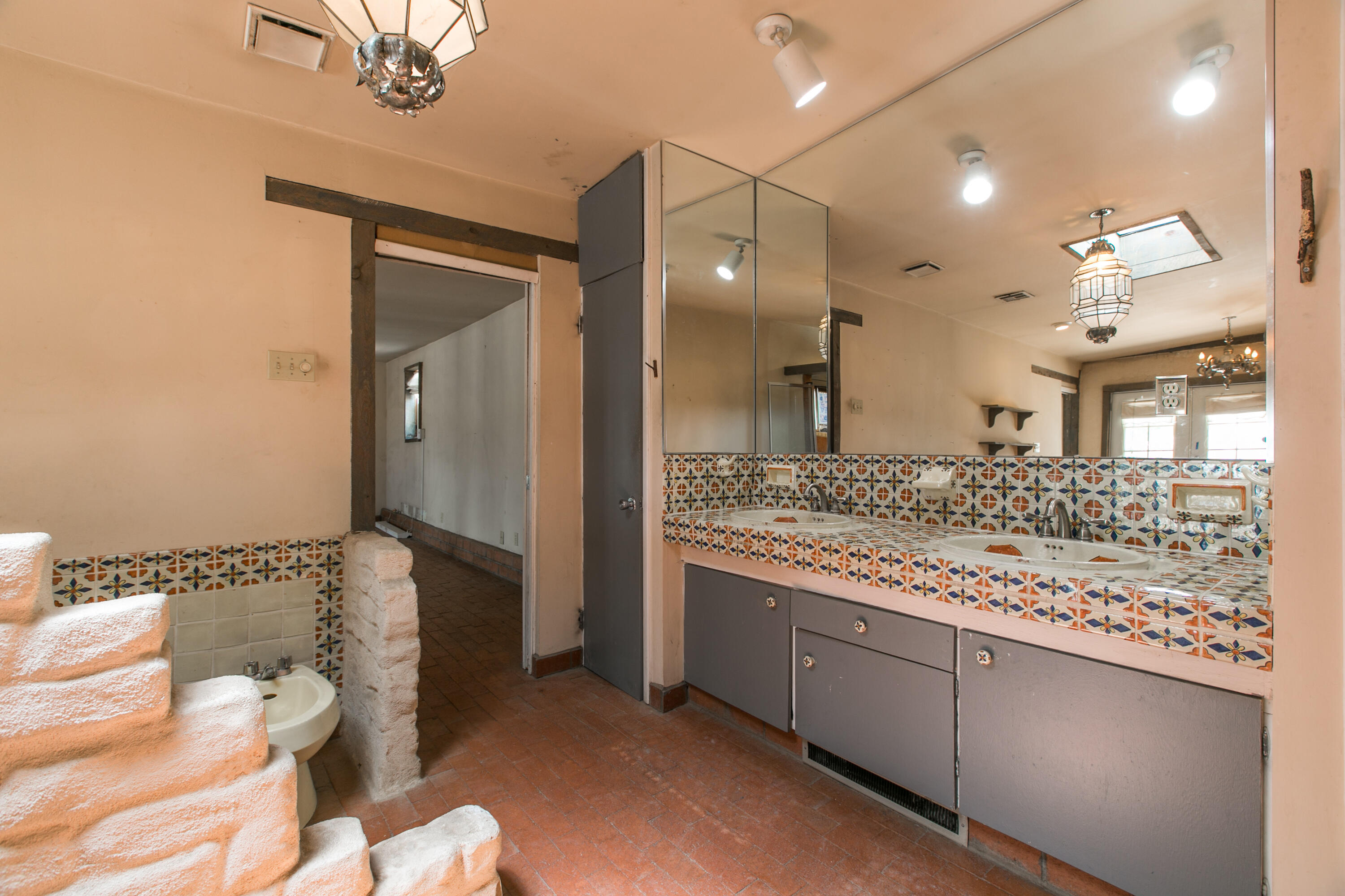 467 Camino Arco Iris