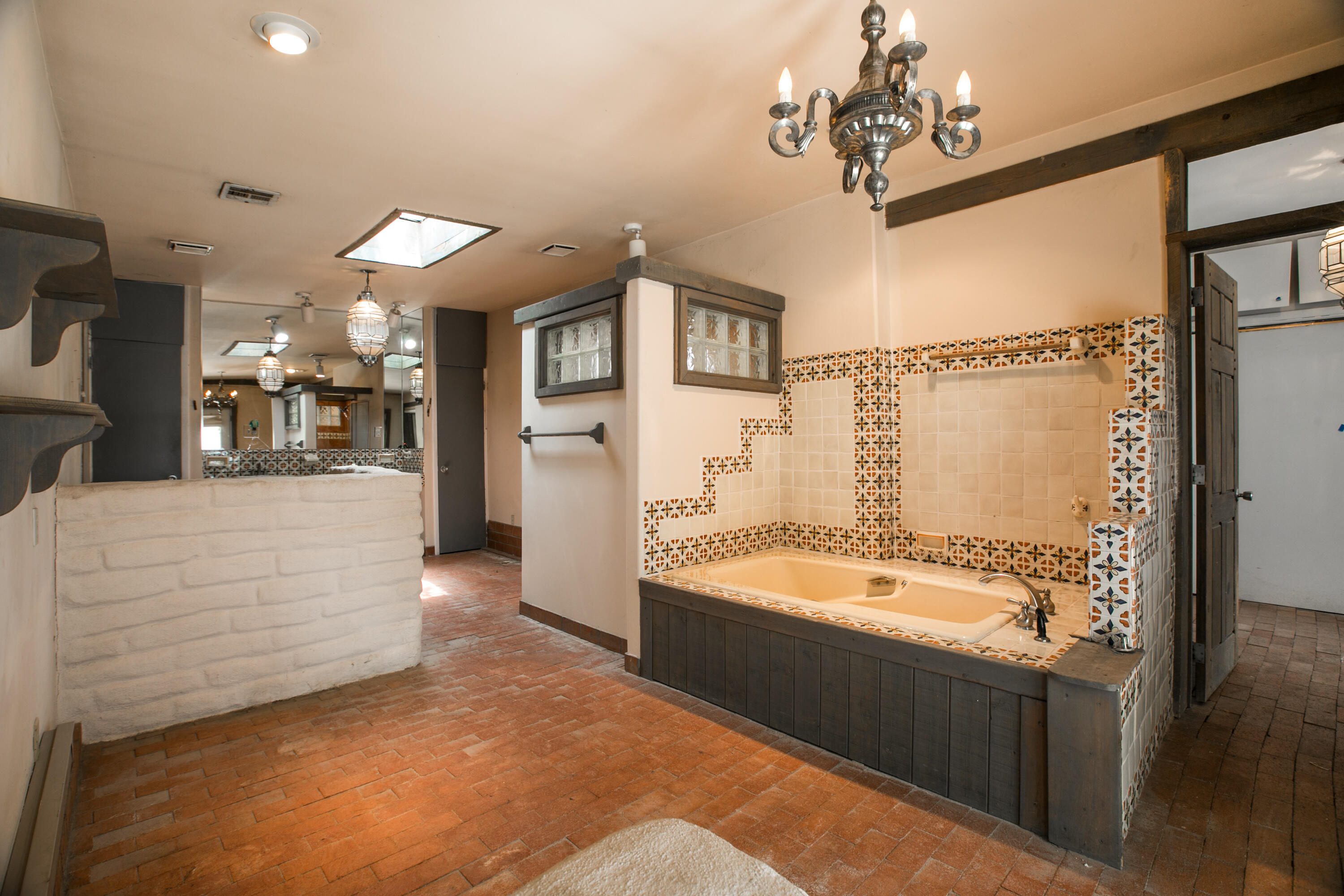 467 Camino Arco Iris