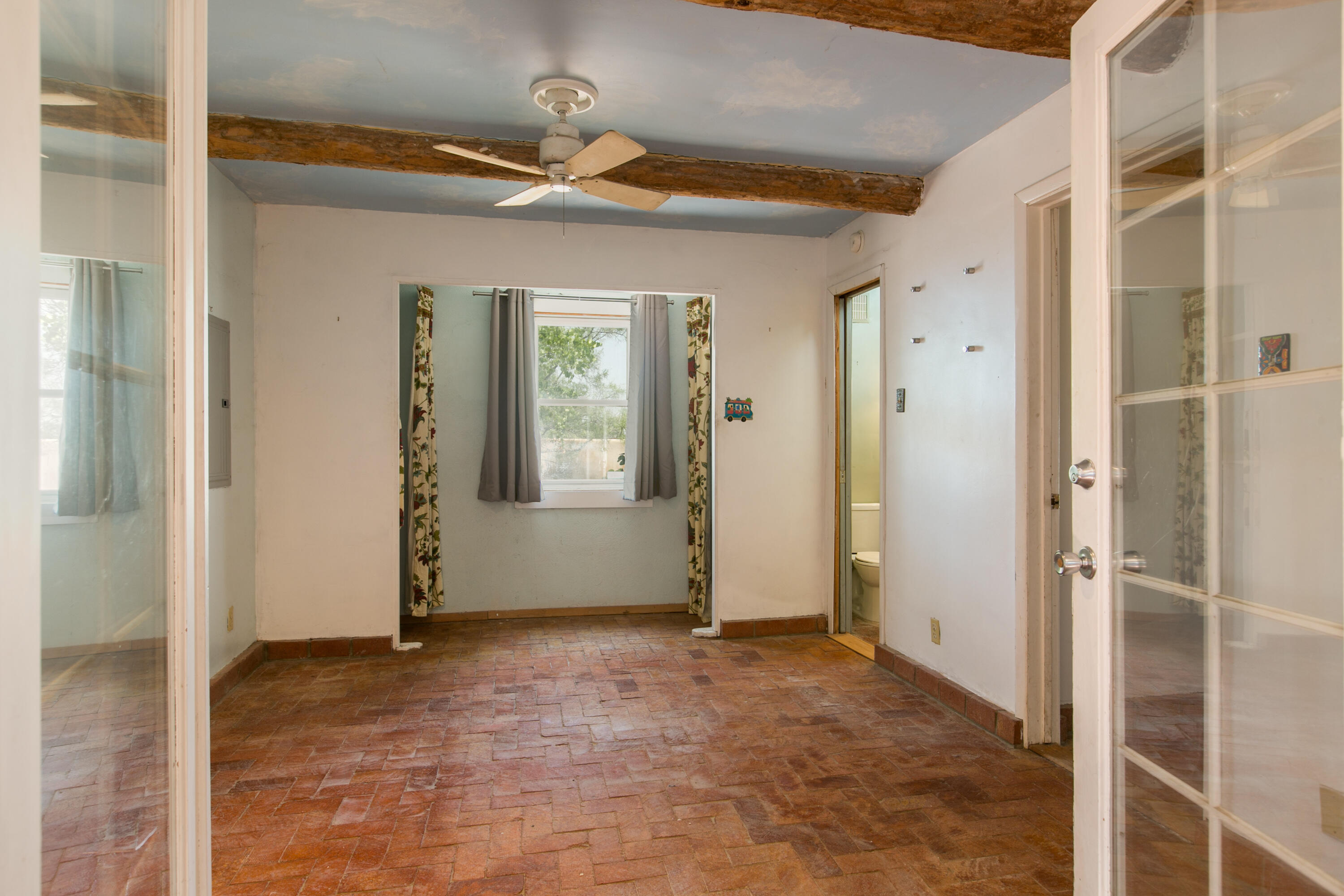 467 Camino Arco Iris