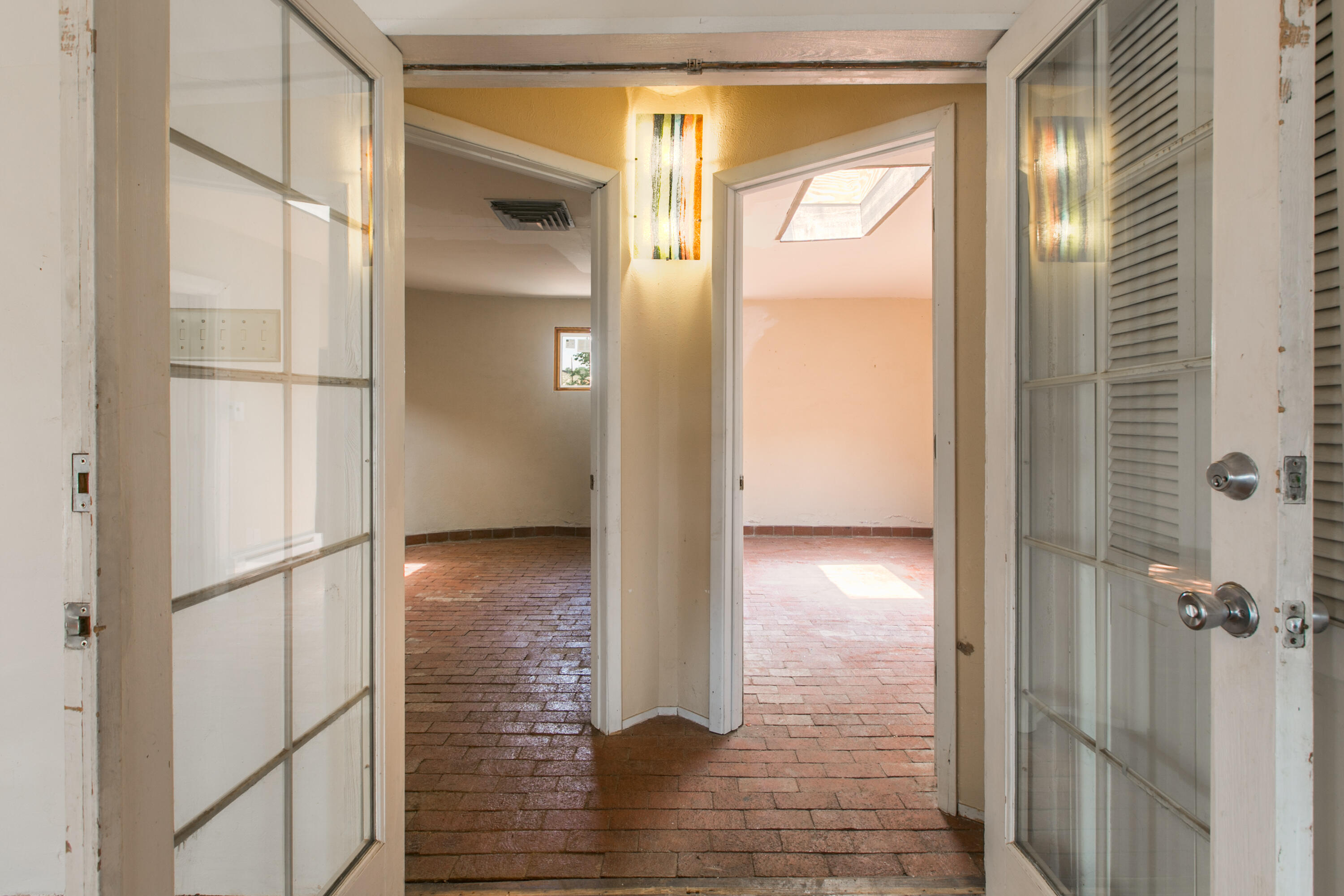 467 Camino Arco Iris