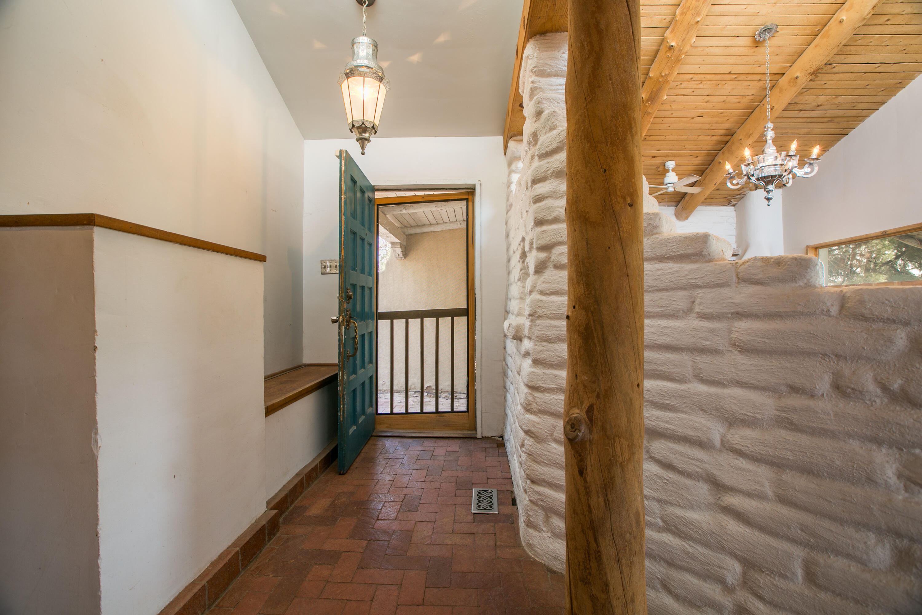 467 Camino Arco Iris