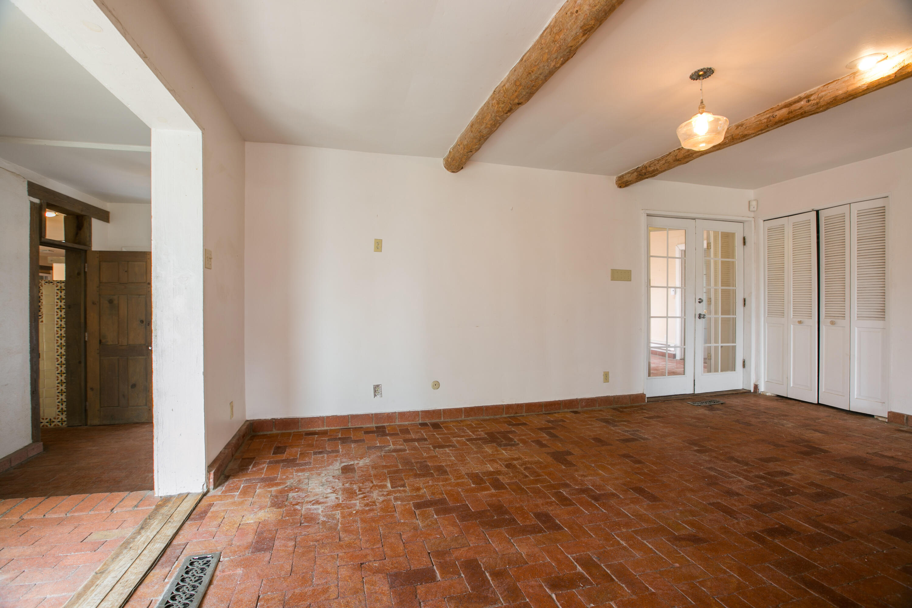 467 Camino Arco Iris