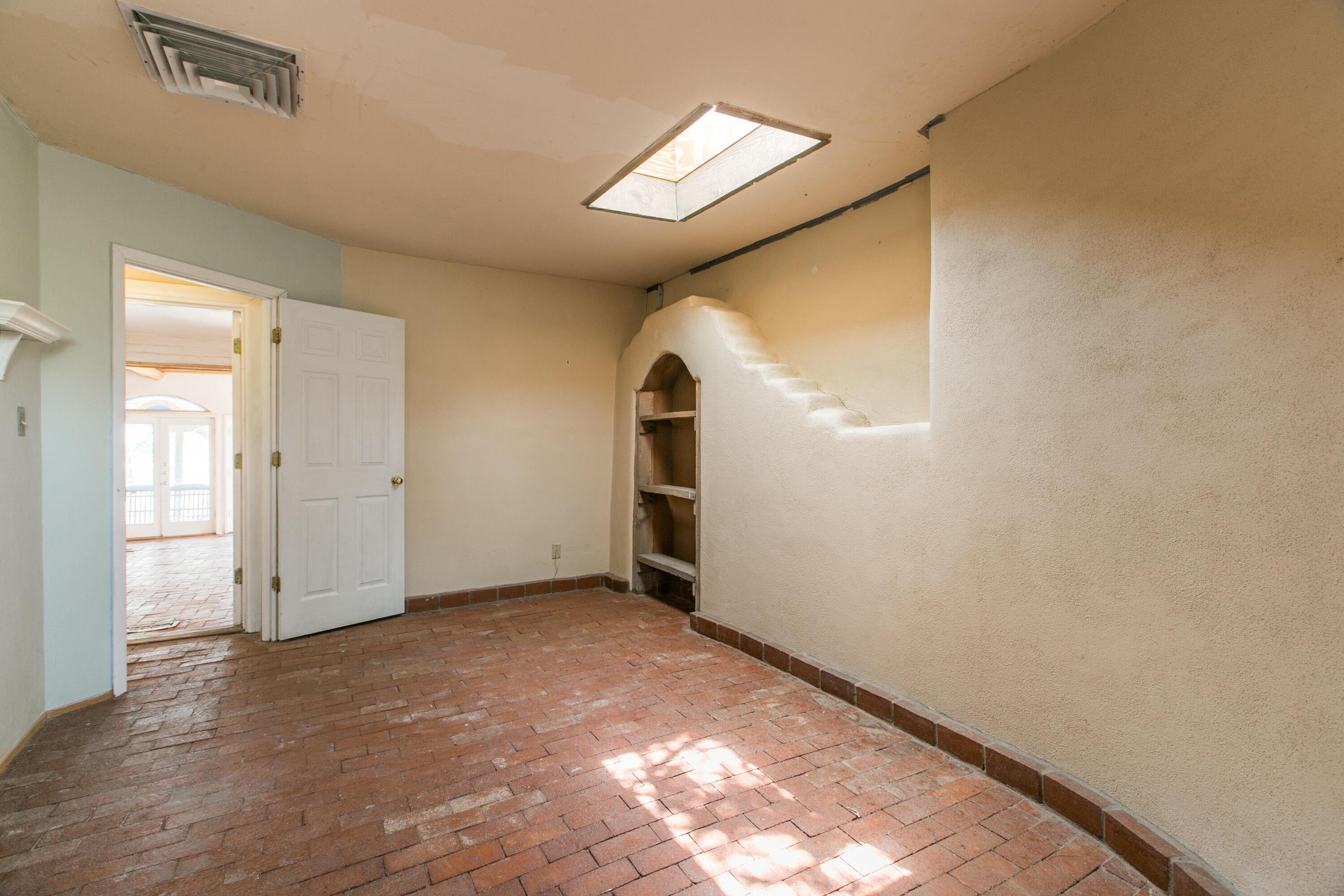 467 Camino Arco Iris