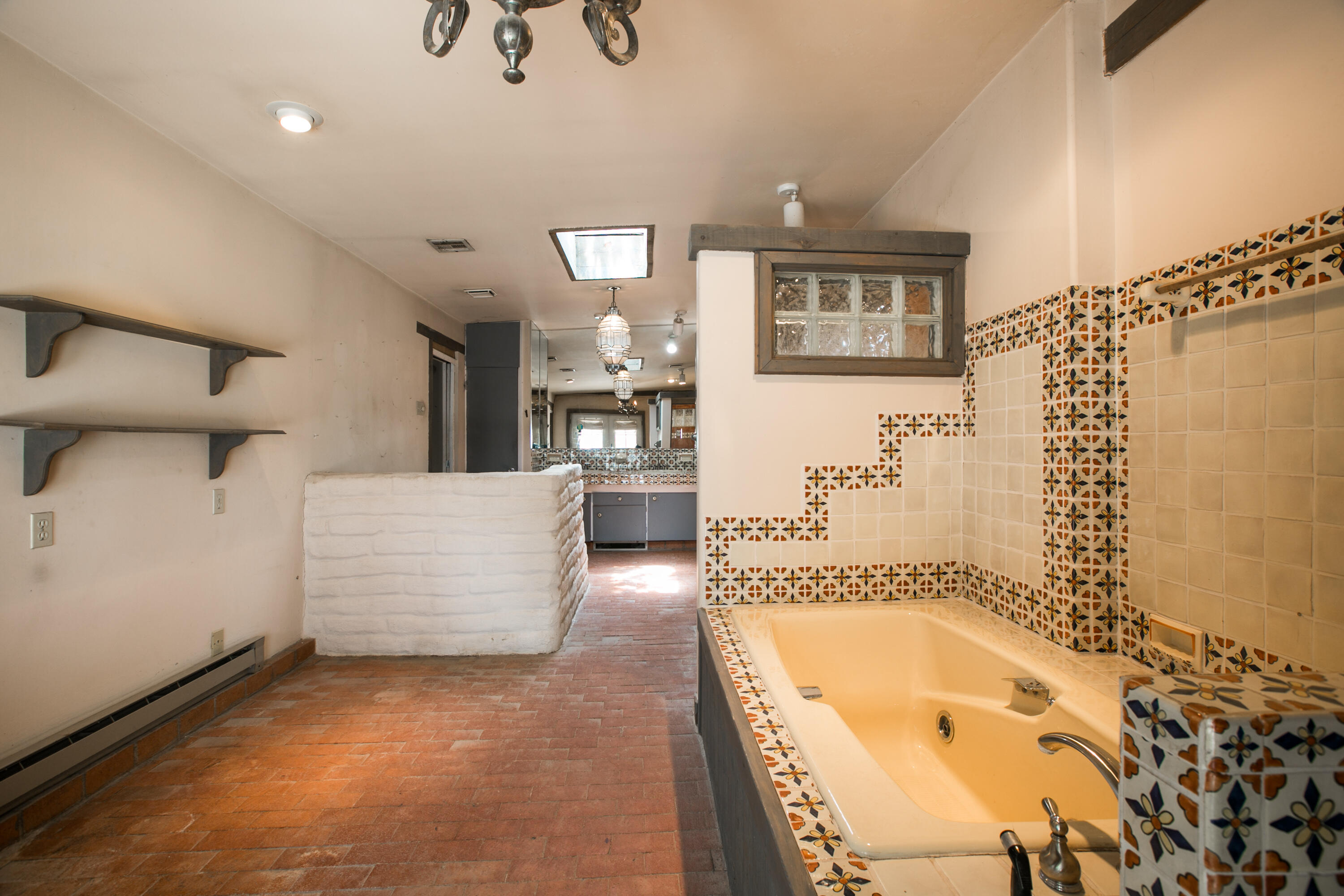 467 Camino Arco Iris