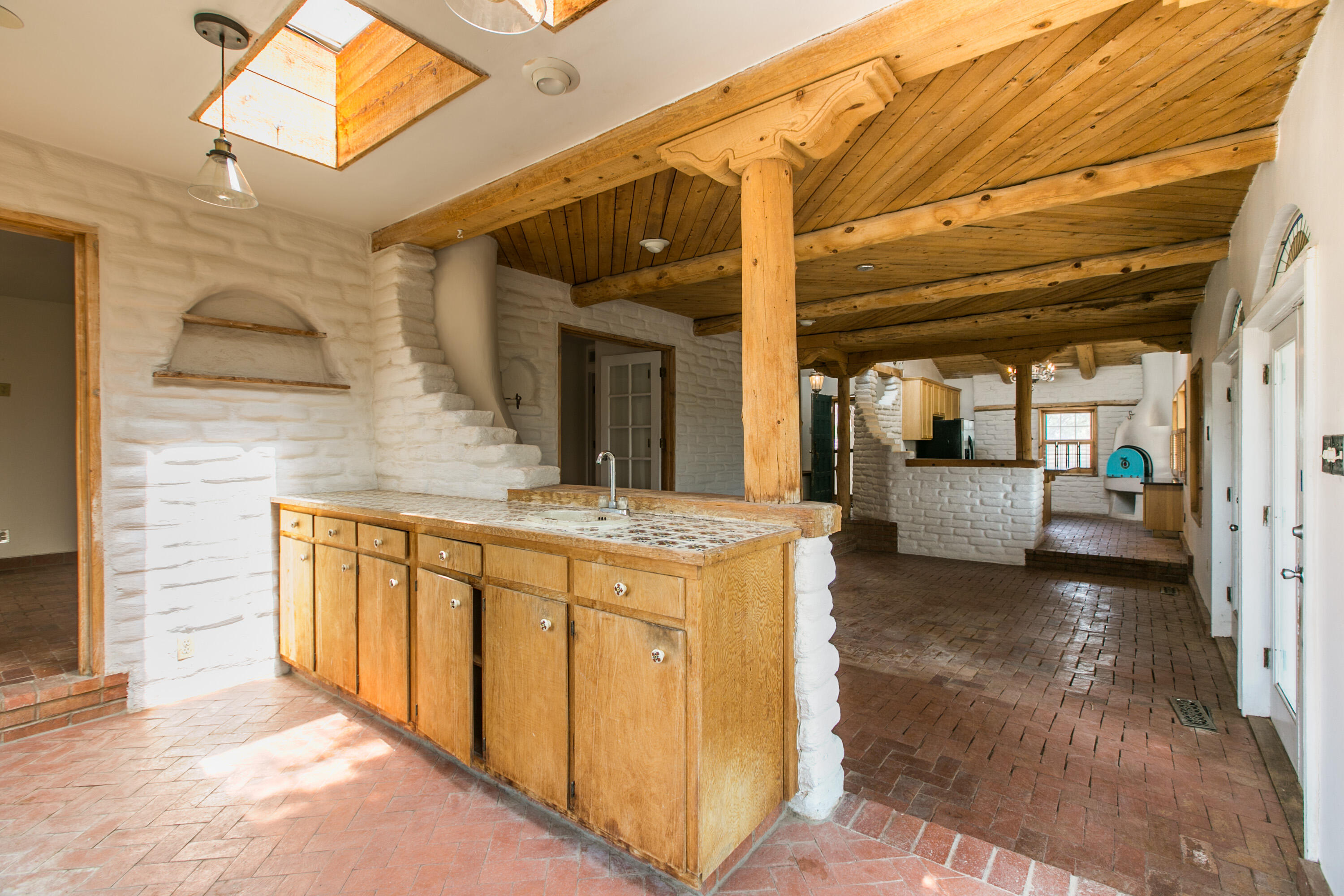 467 Camino Arco Iris