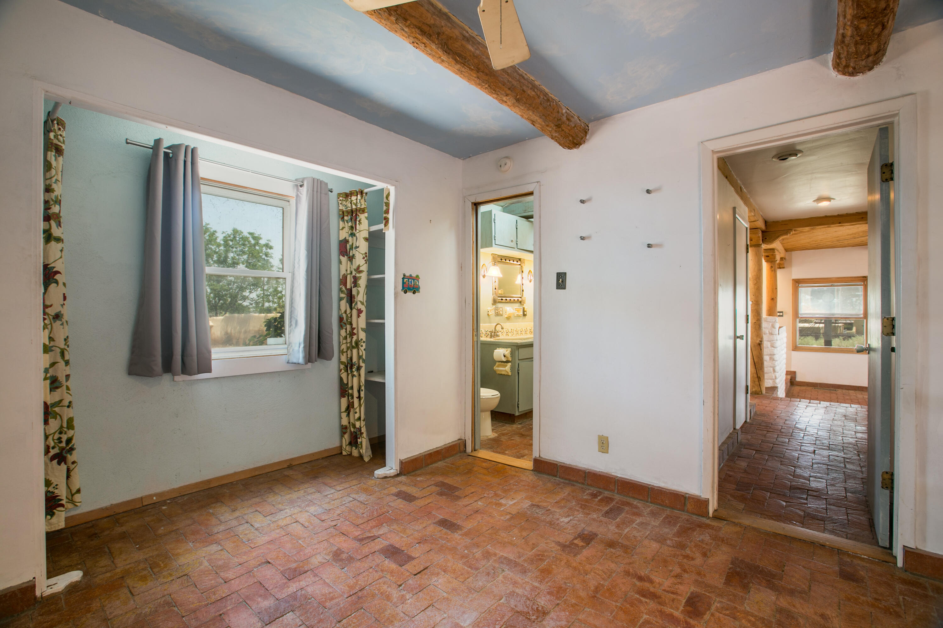 467 Camino Arco Iris